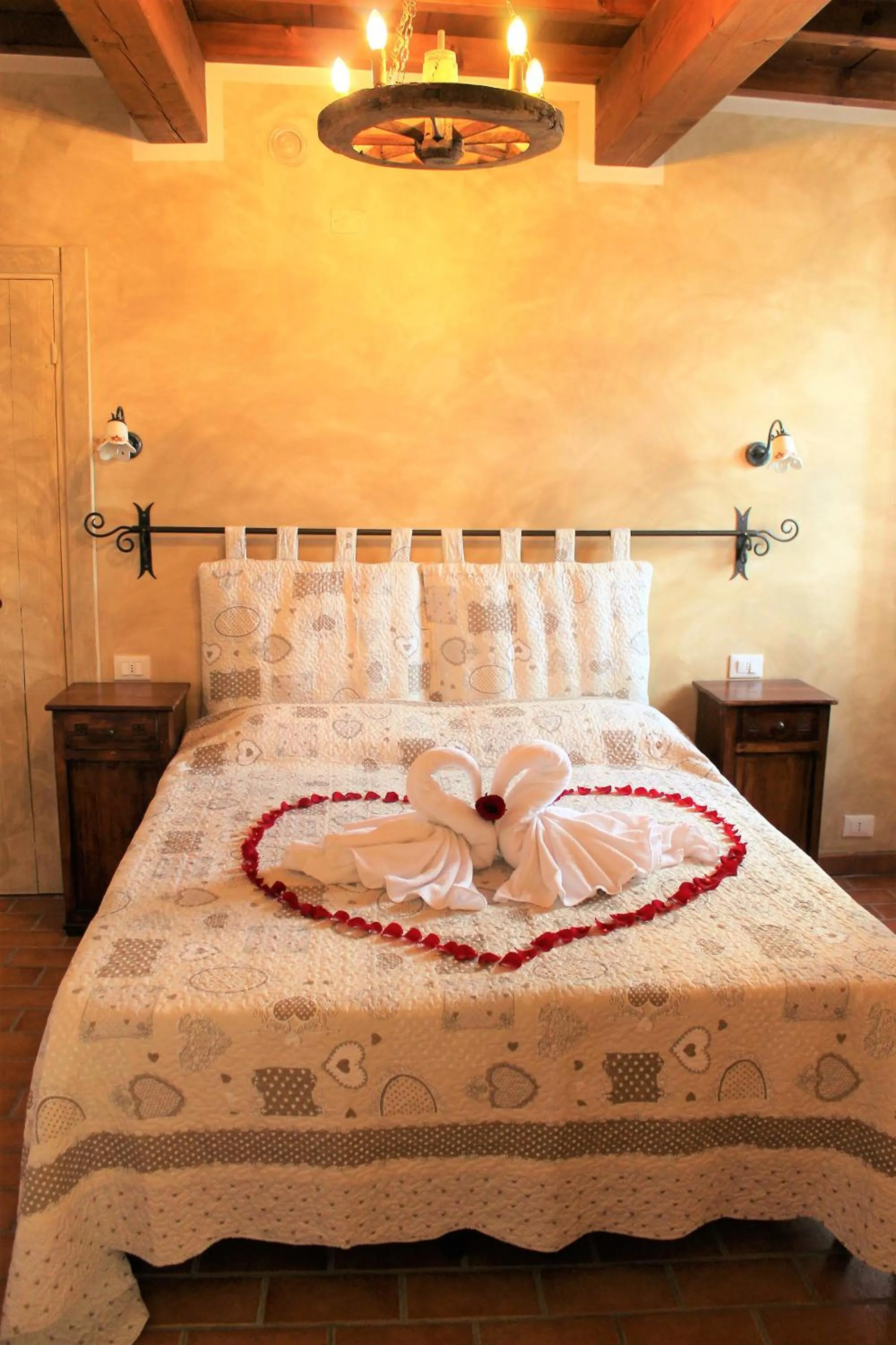Photo of the whole room, Bed in La Casa Delle Rondini