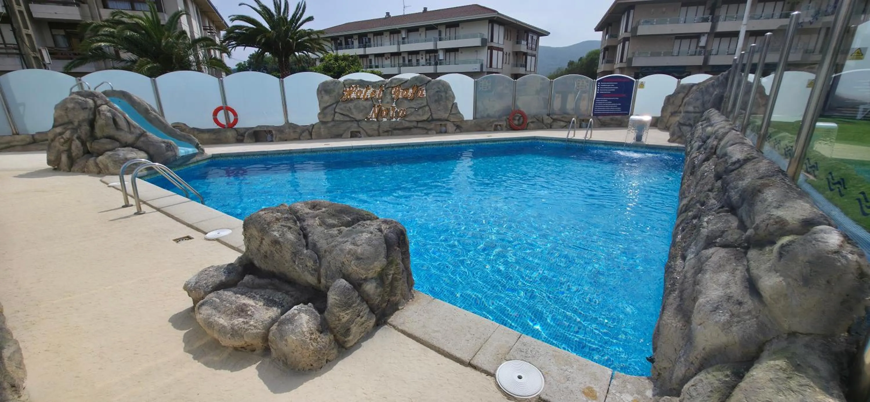 Swimming pool in Hotel Gala