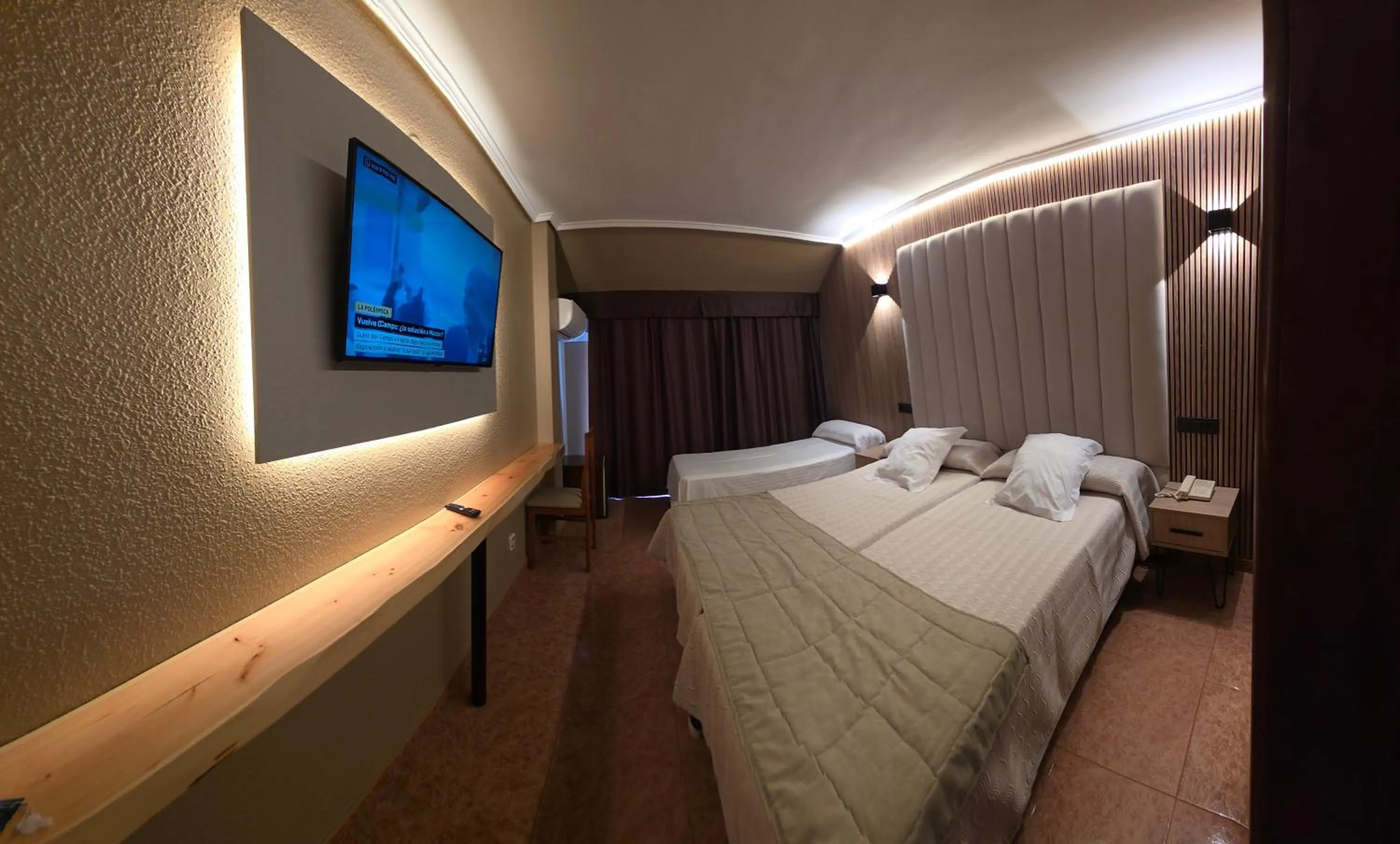 Bedroom, Bed in Hotel Gala