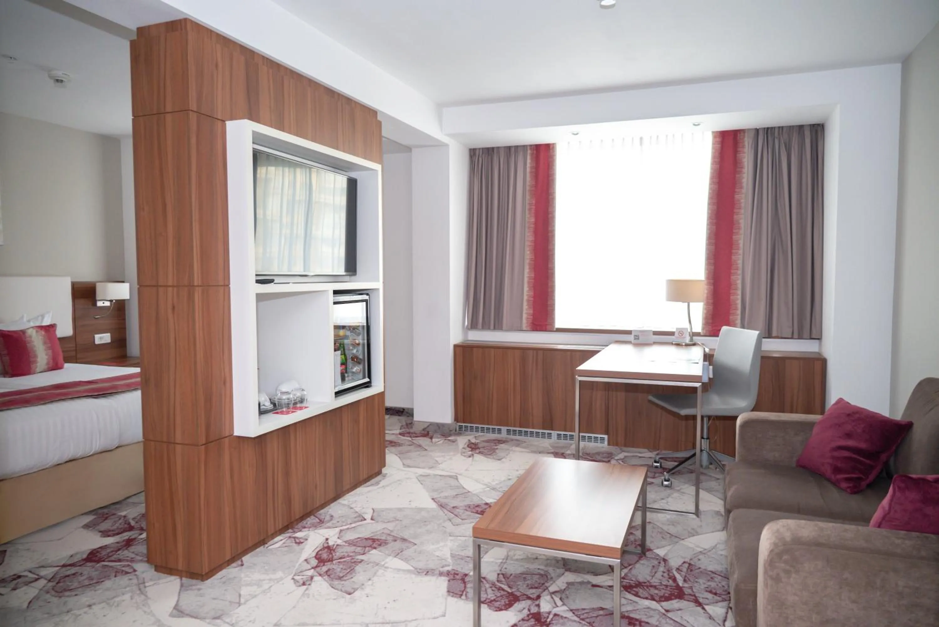 TV and multimedia, Bed in Ramada Plaza Craiova