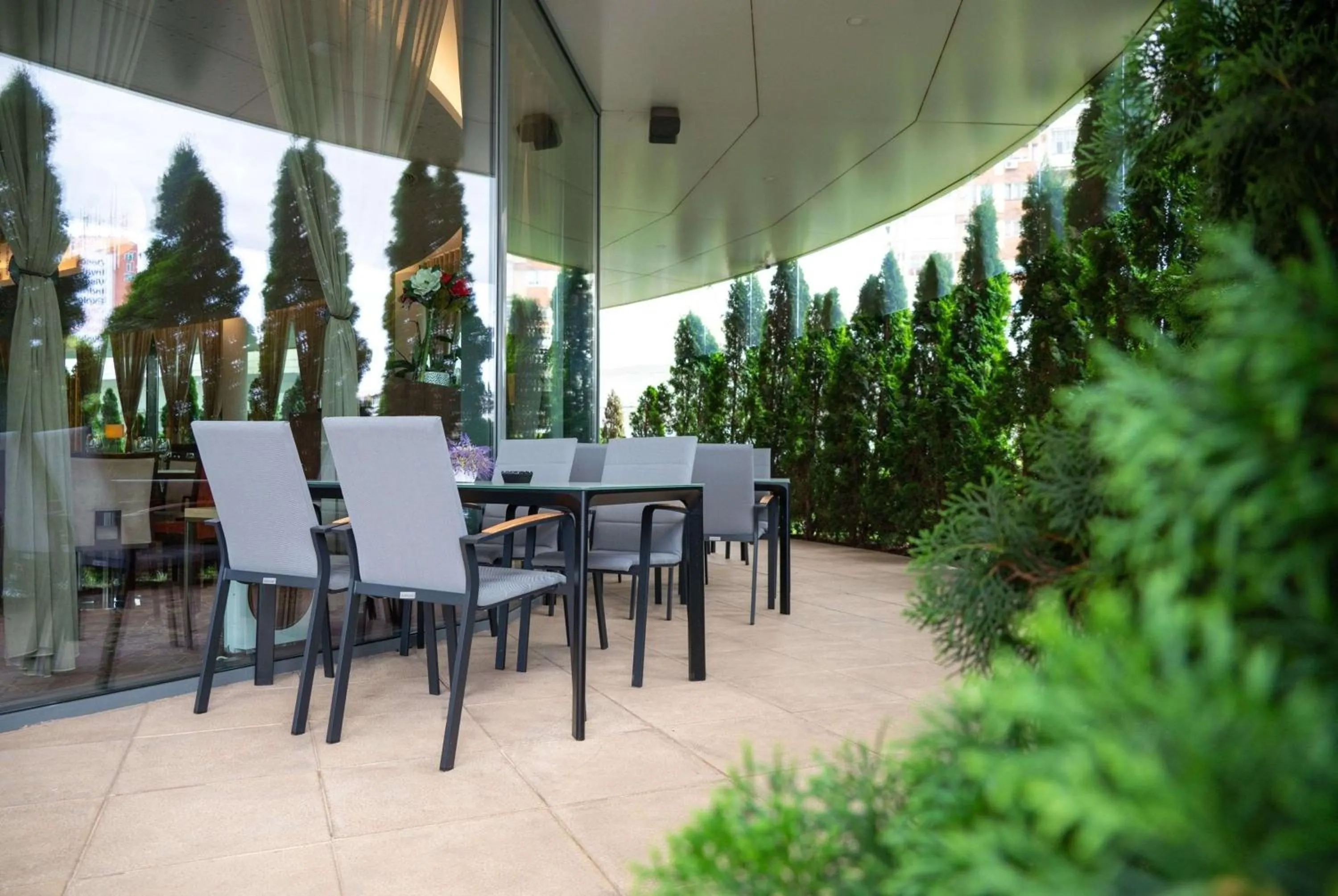 Restaurant/places to eat in Ramada Plaza Craiova