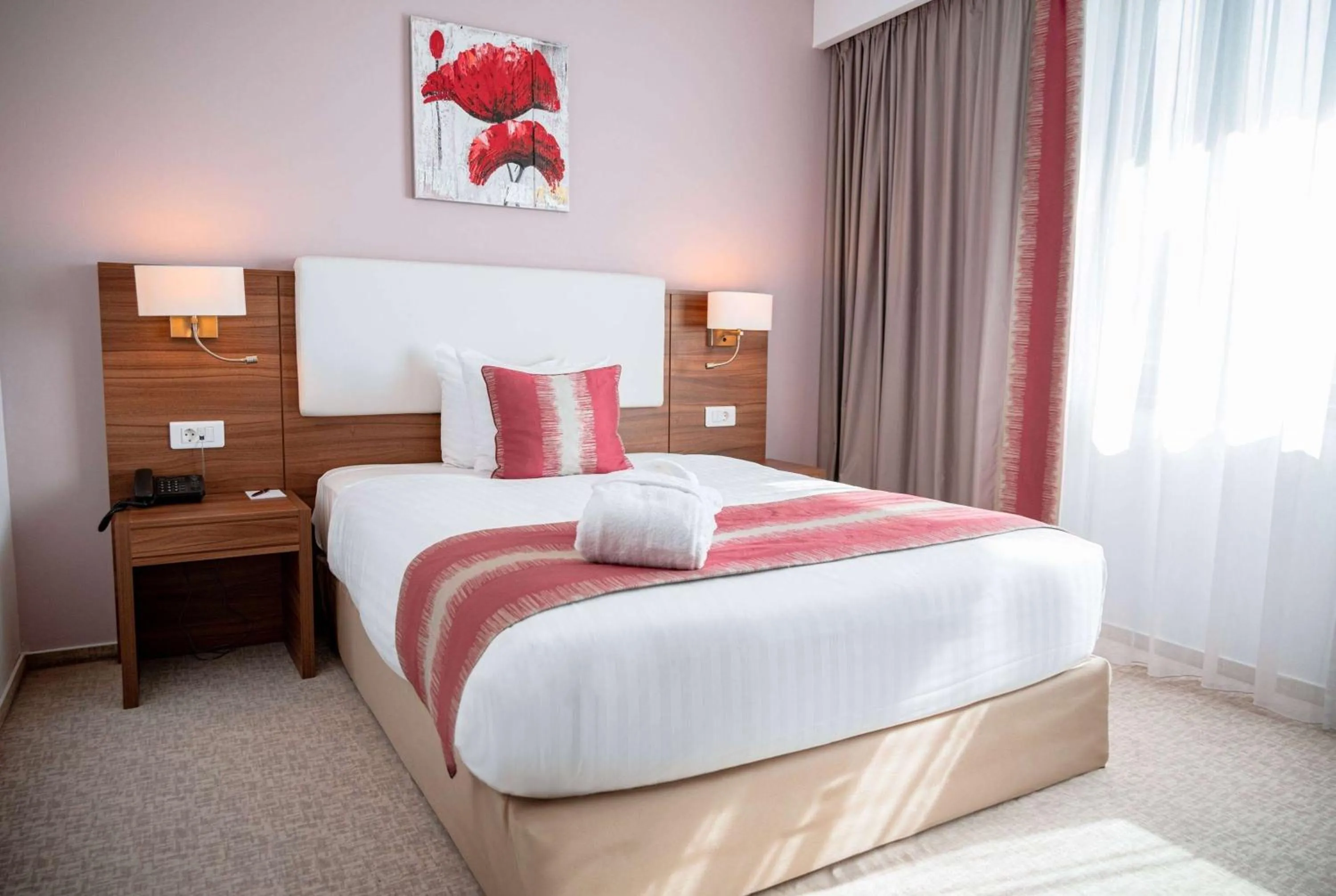 Photo of the whole room, Bed in Ramada Plaza Craiova