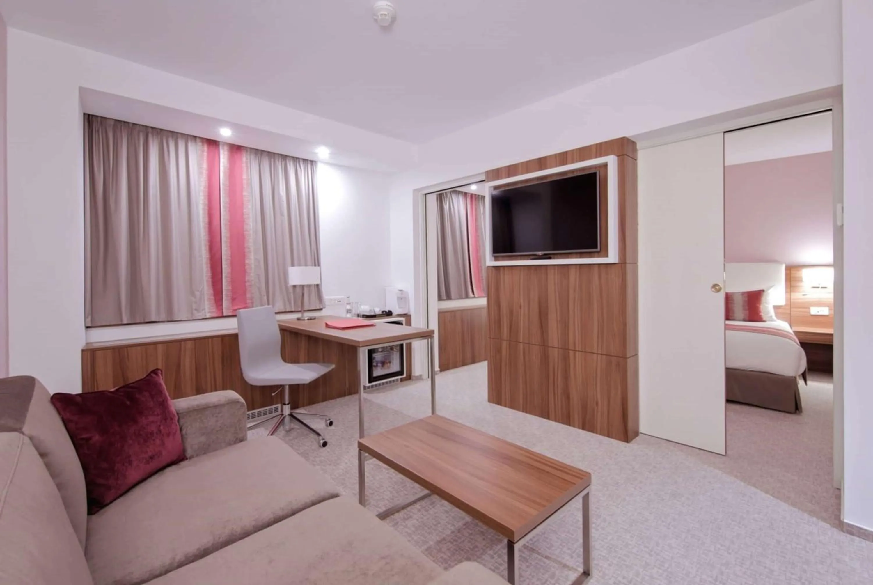 Photo of the whole room, Bed in Ramada Plaza Craiova