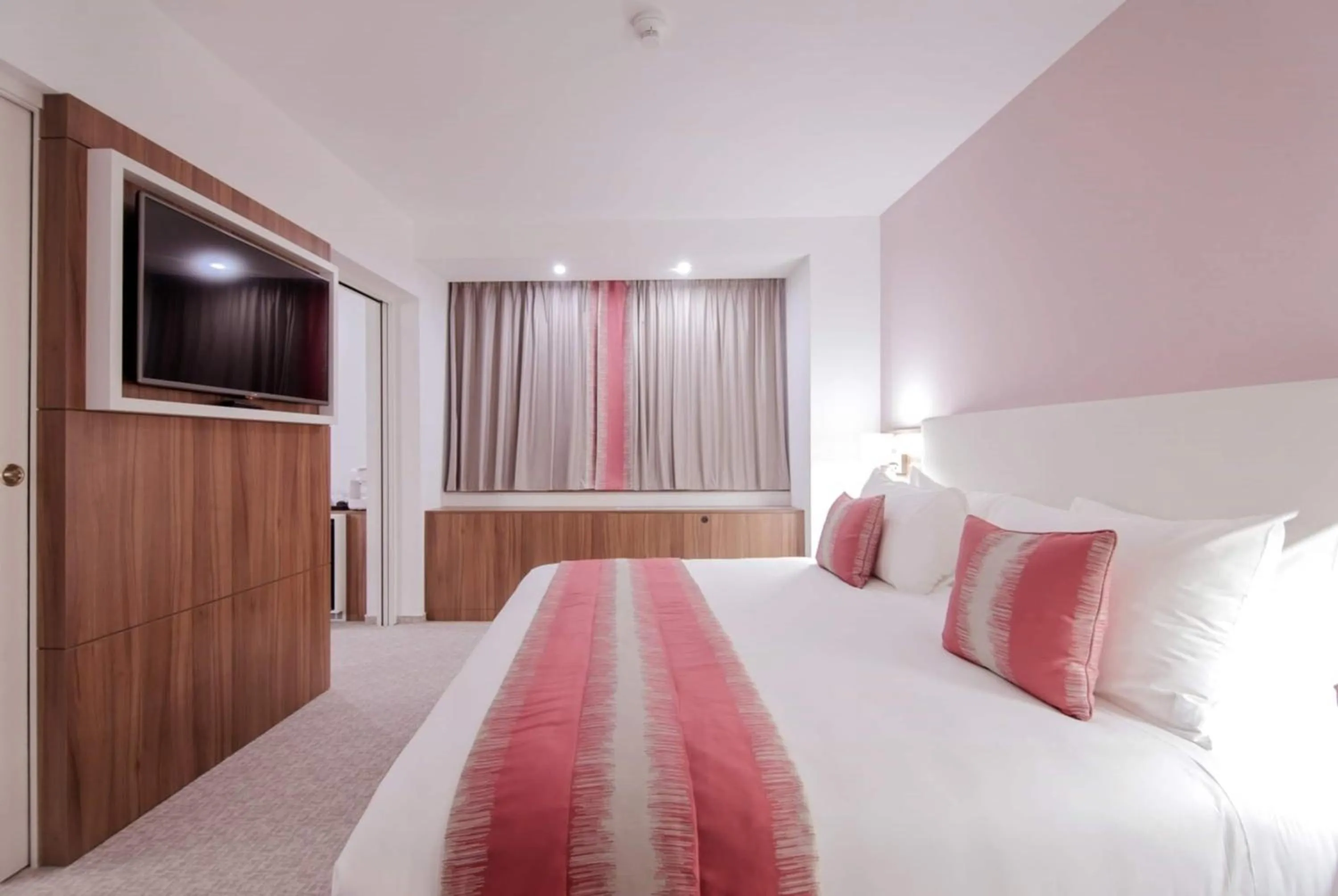 Photo of the whole room, Bed in Ramada Plaza by Wyndham Craiova