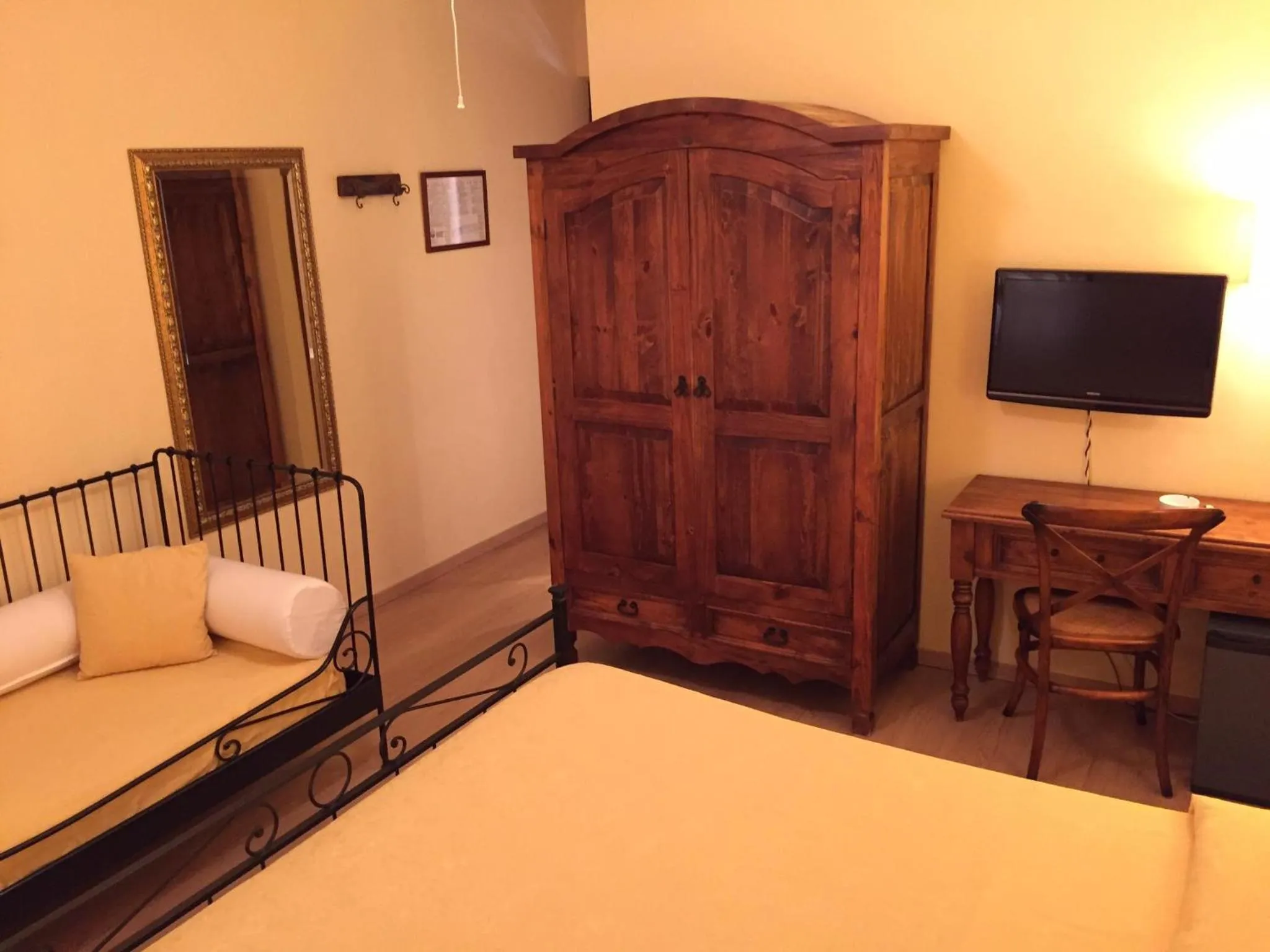 Bed in Hotel Il Caminetto