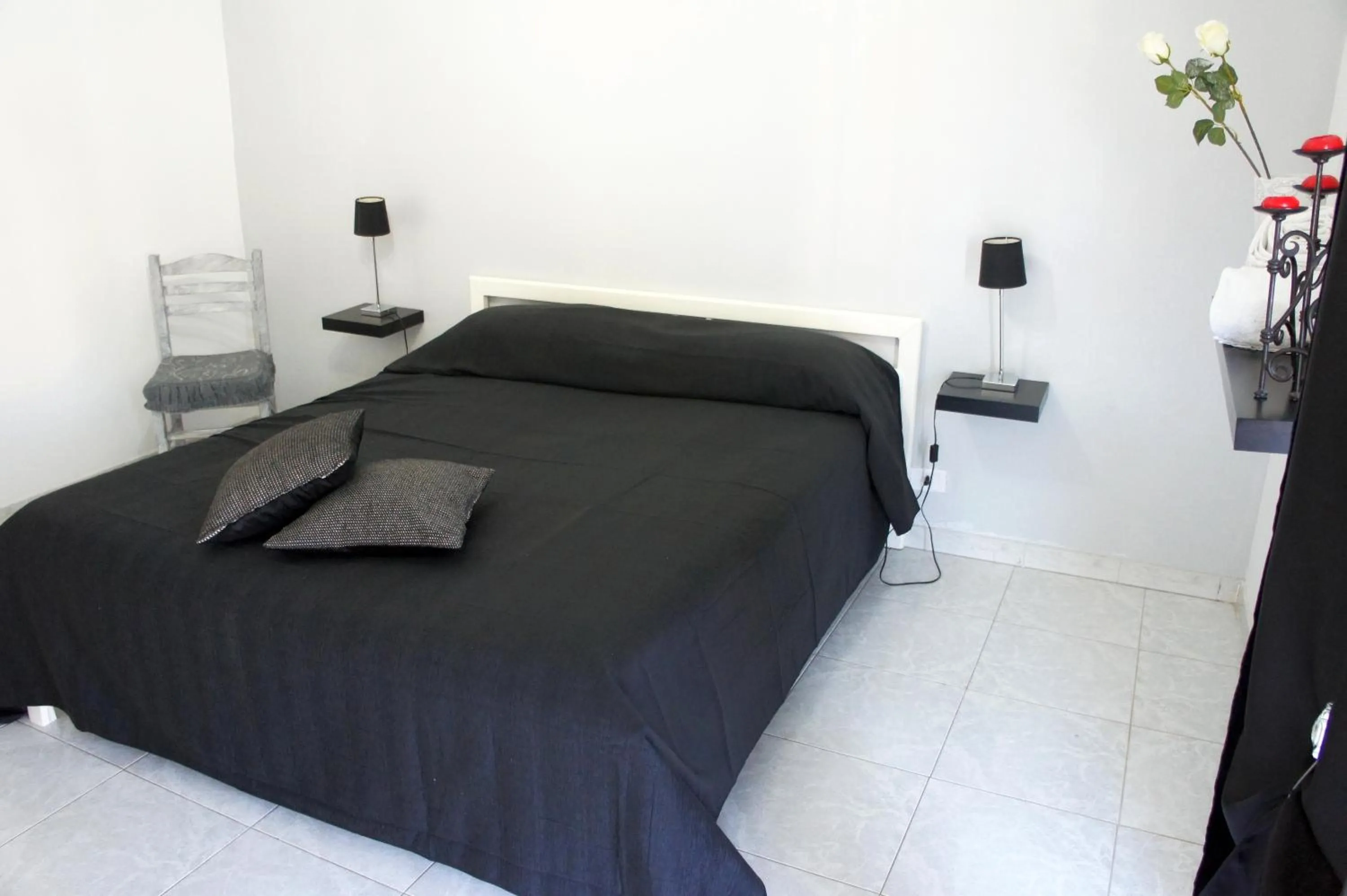 Bed in Bouganville