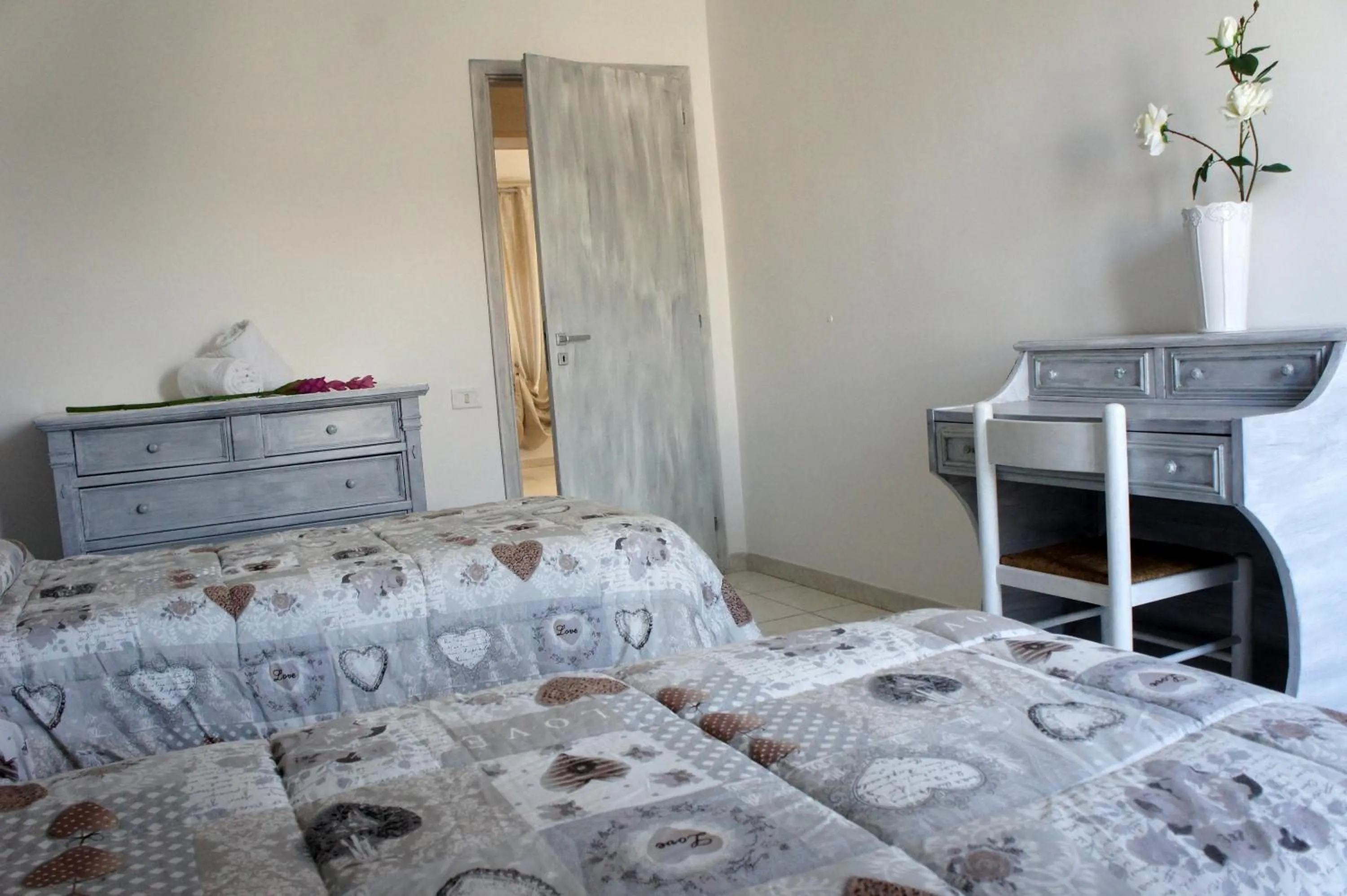 Bed in Bouganville