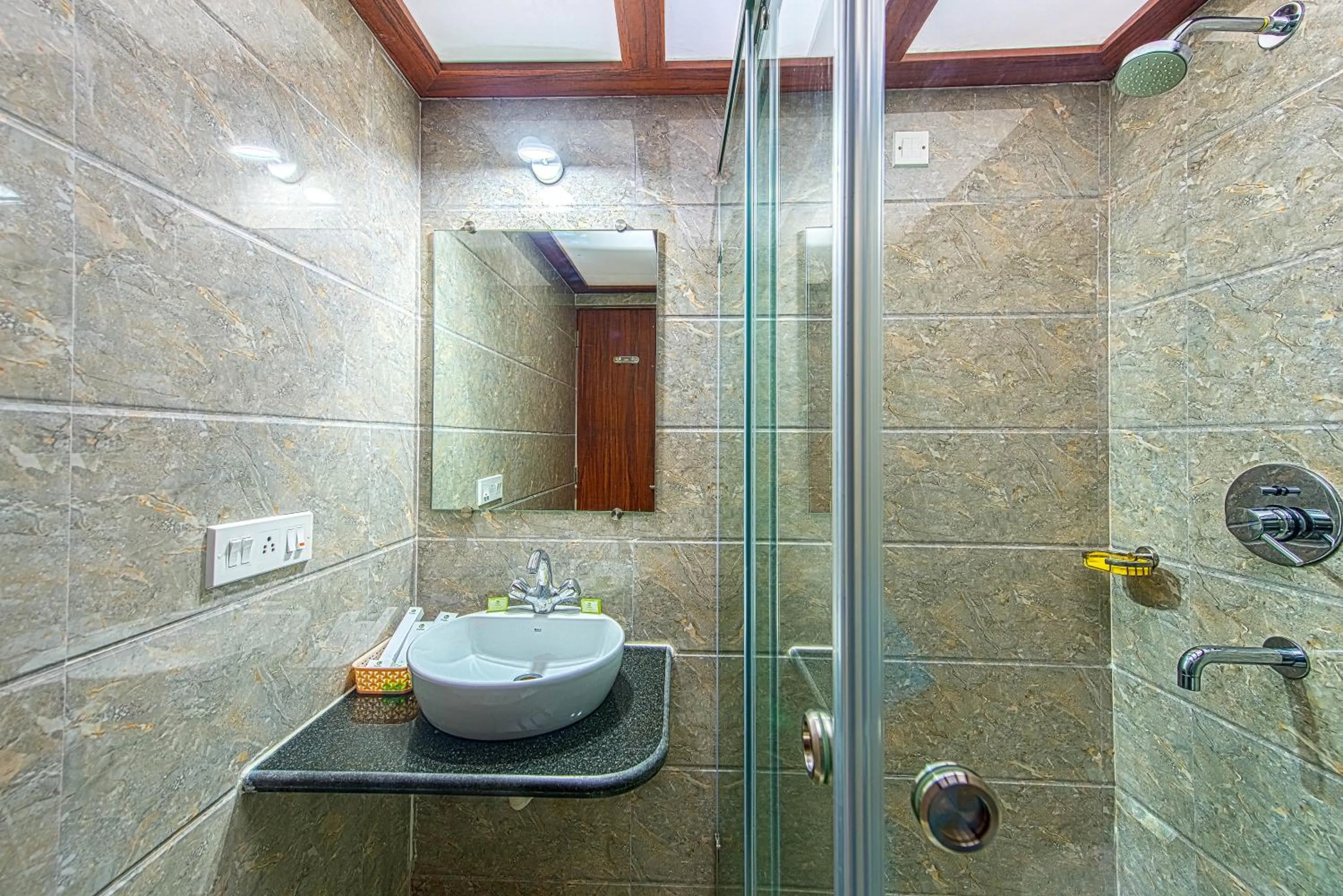 Bathroom in Treebo Globe International, Near Kalighat Mandir