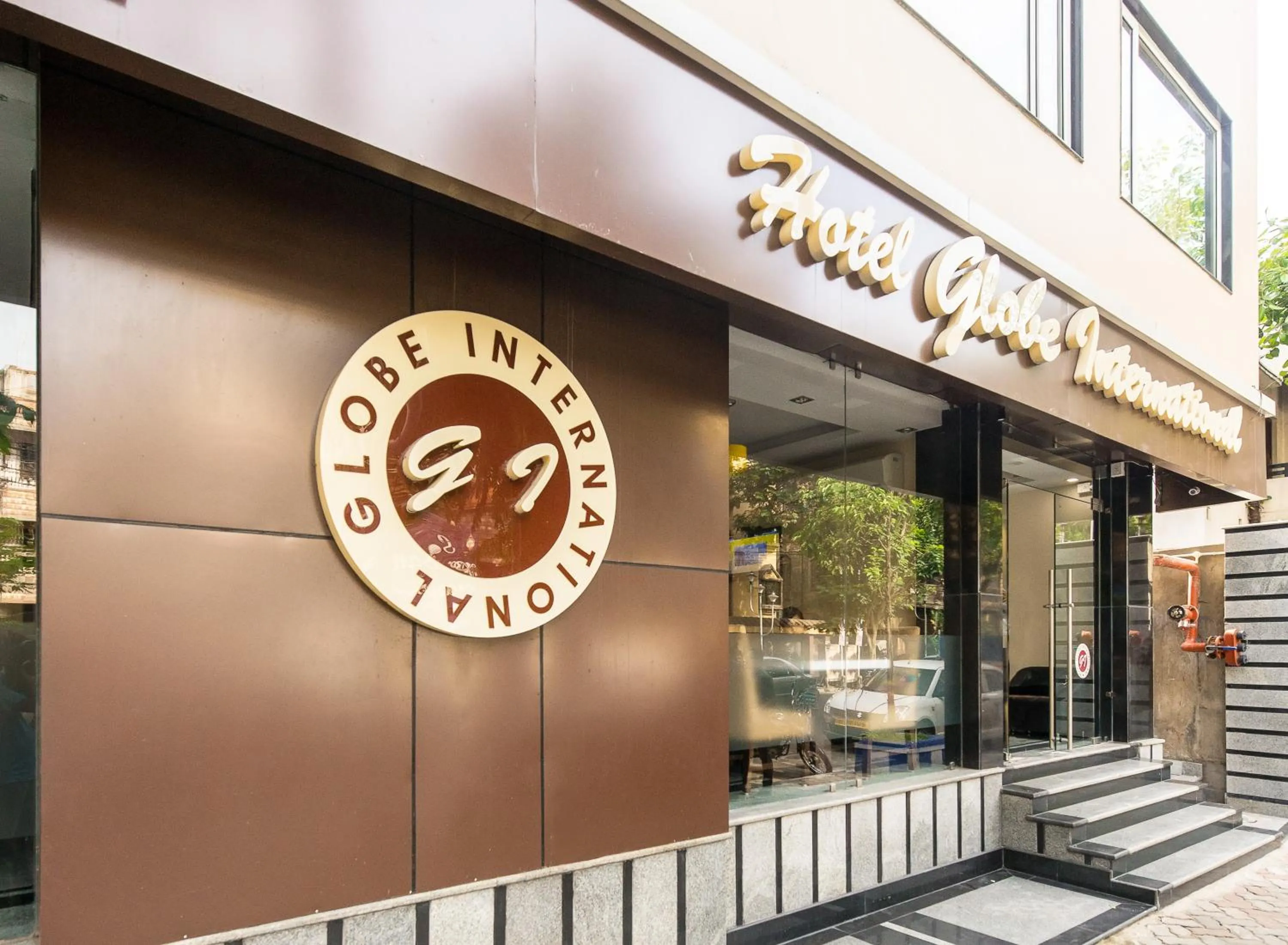 Facade/entrance in Treebo Globe International, Near Kalighat Mandir