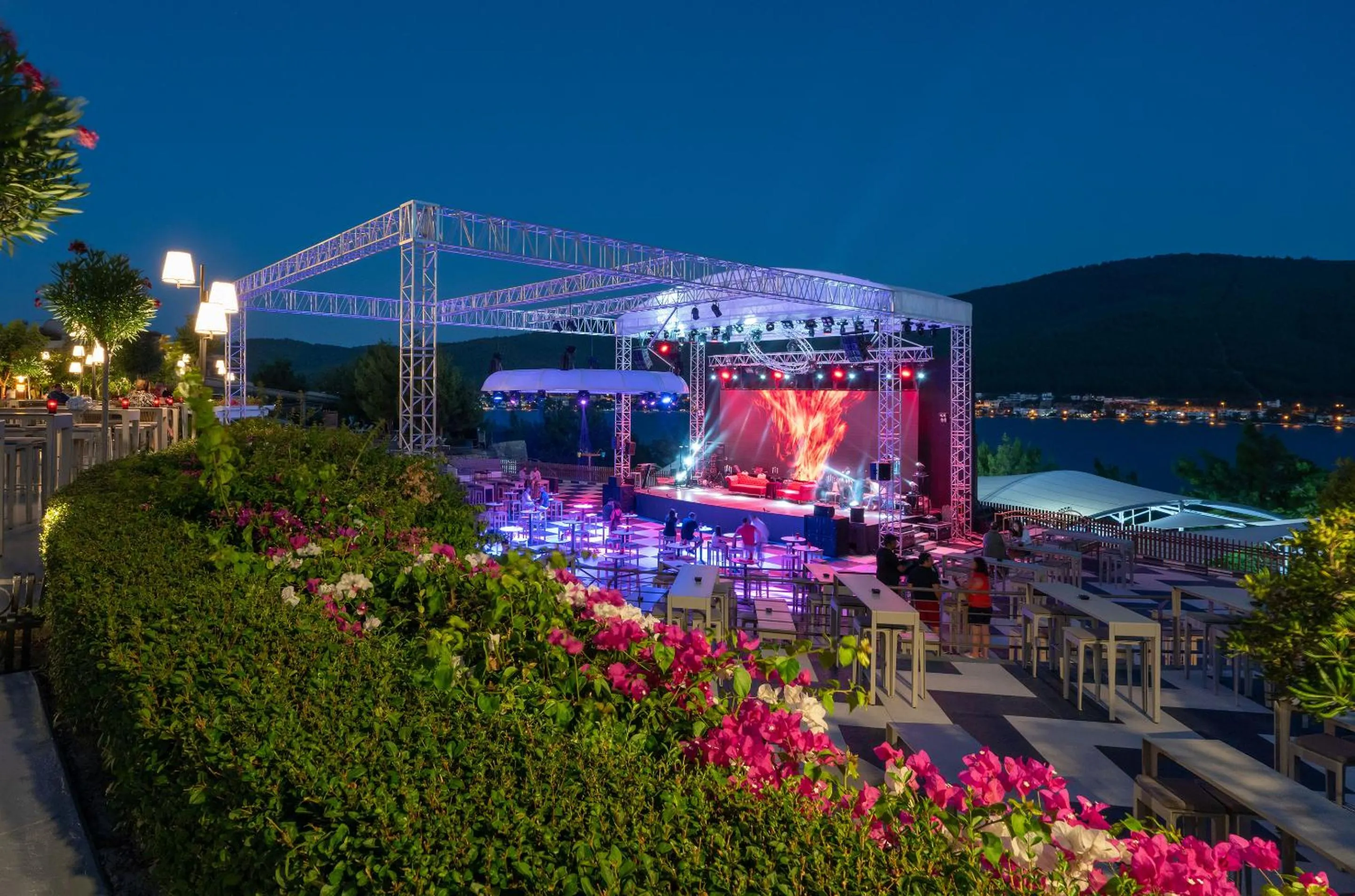 Evening entertainment in Titanic Luxury Collection Bodrum