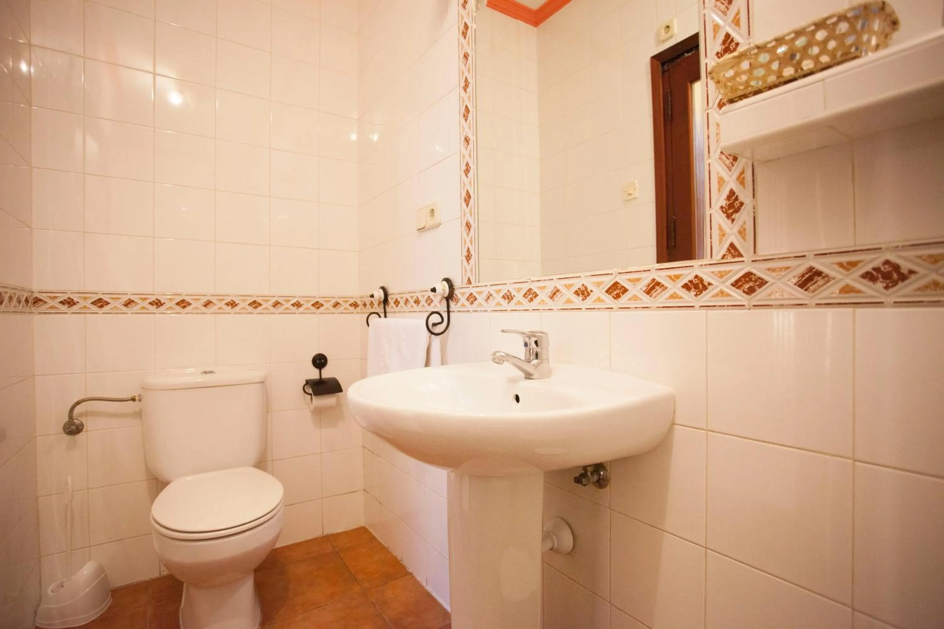 Bathroom in Hostal Castilla