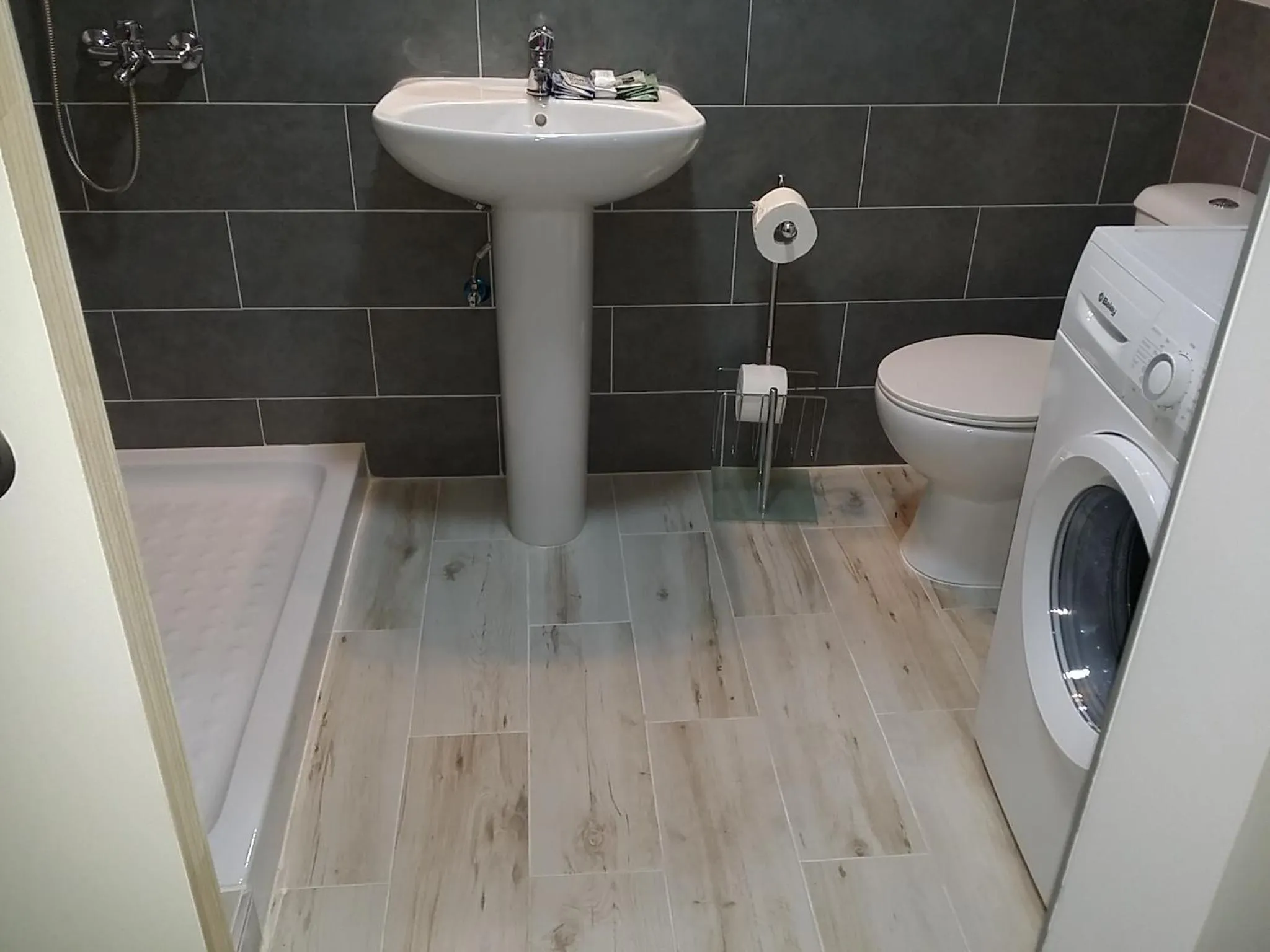 Toilet in Hostal Castilla