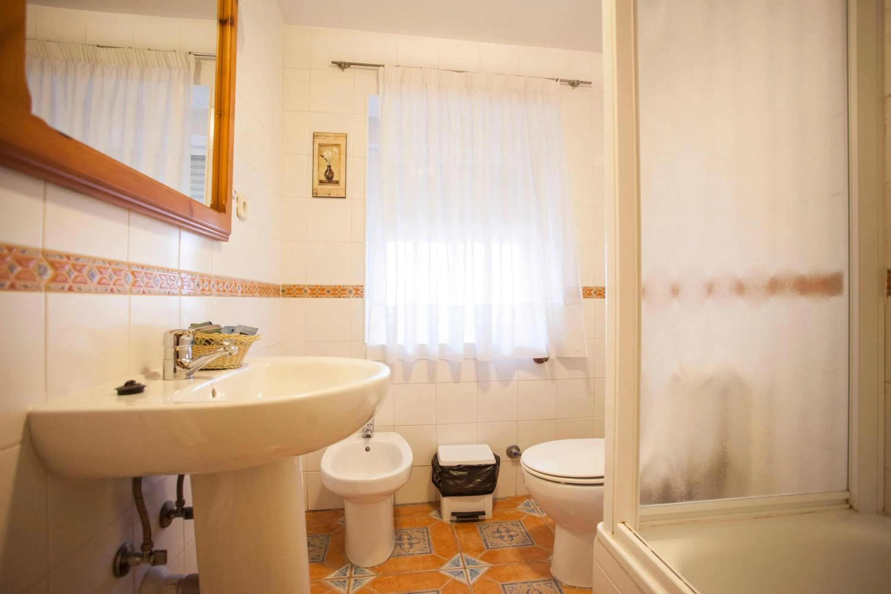 Bathroom in Hostal Castilla