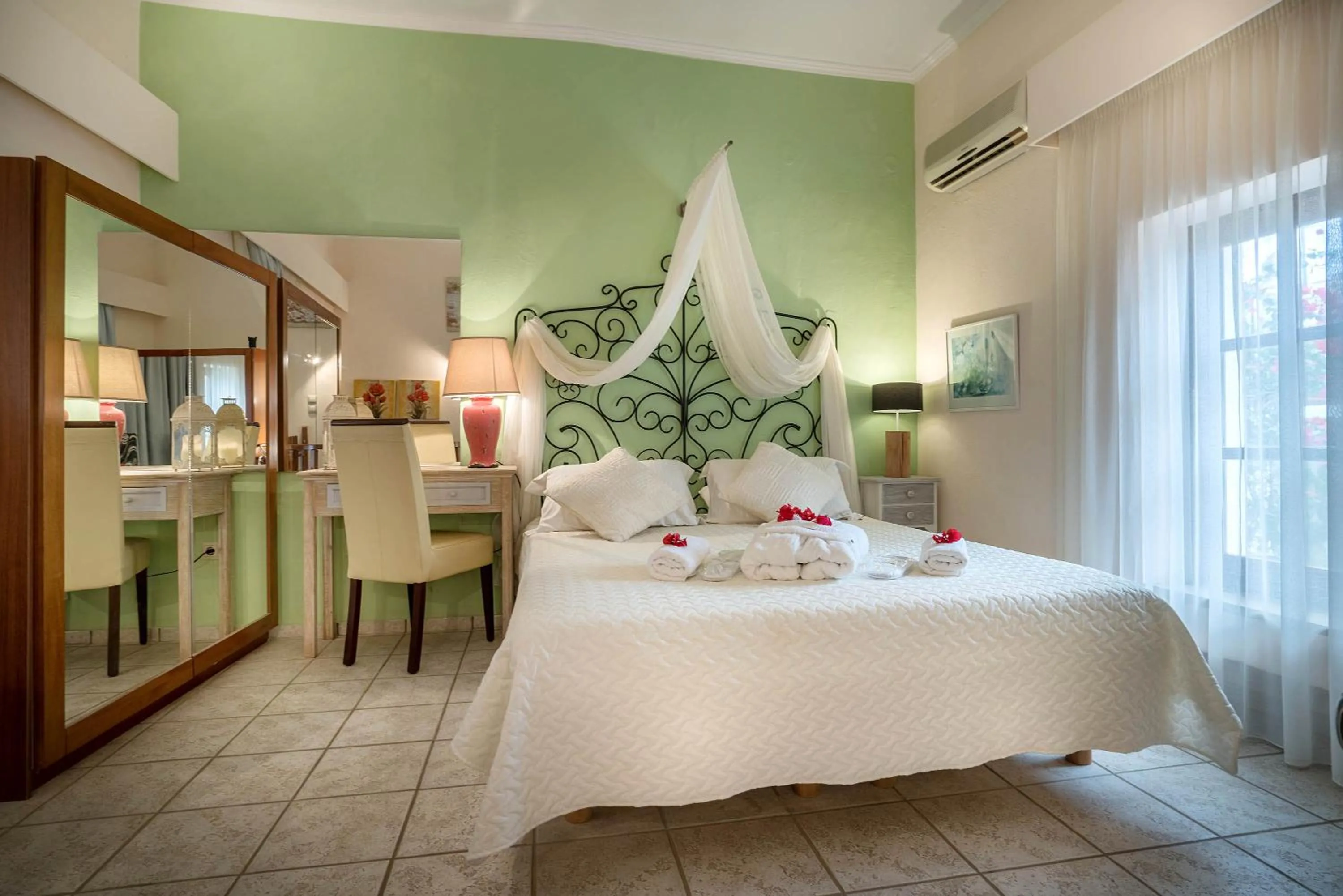 Bed in Calergi Residence - Holidays in Crete