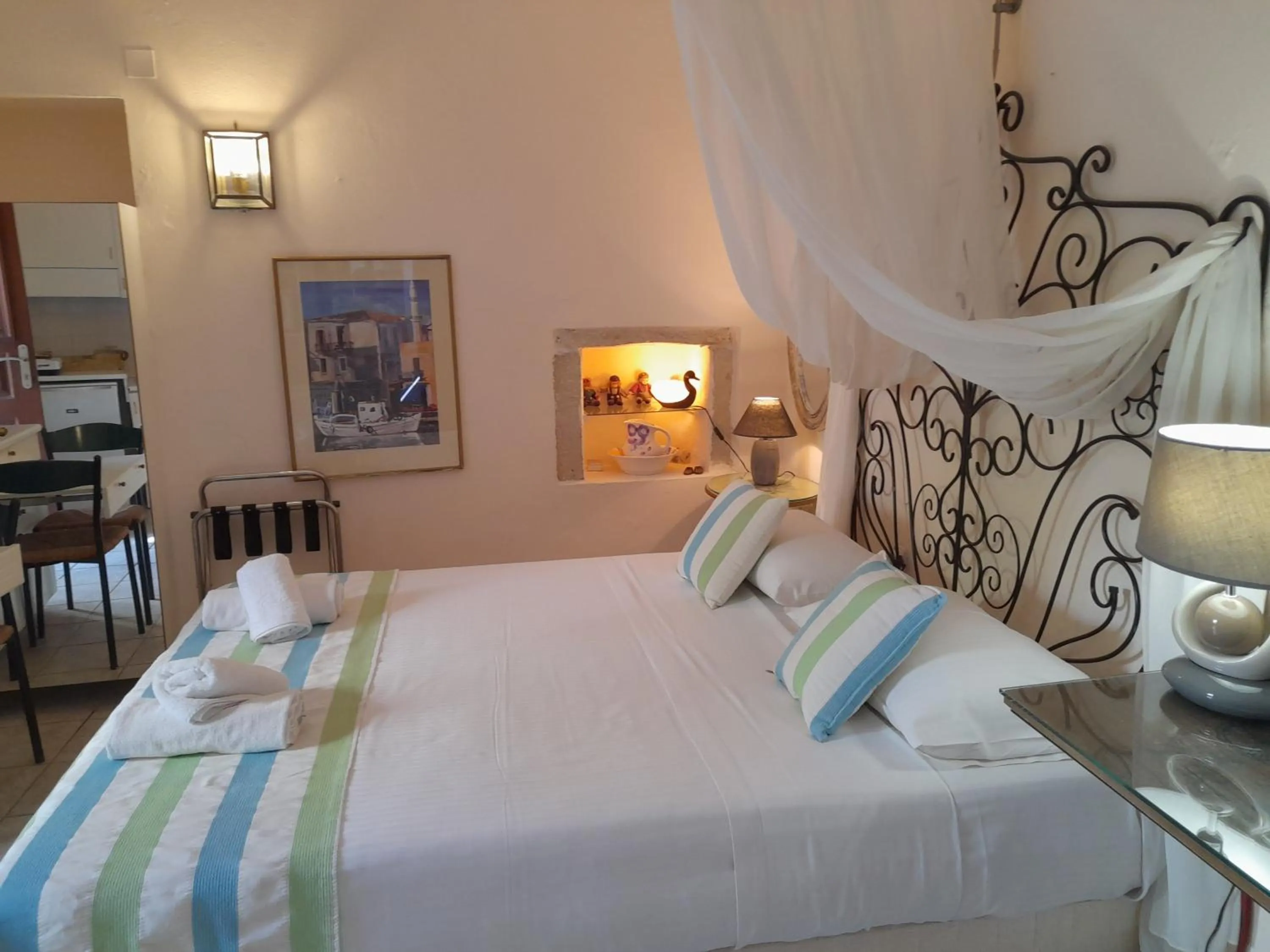 Bed in Calergi Residence - Holidays in Crete