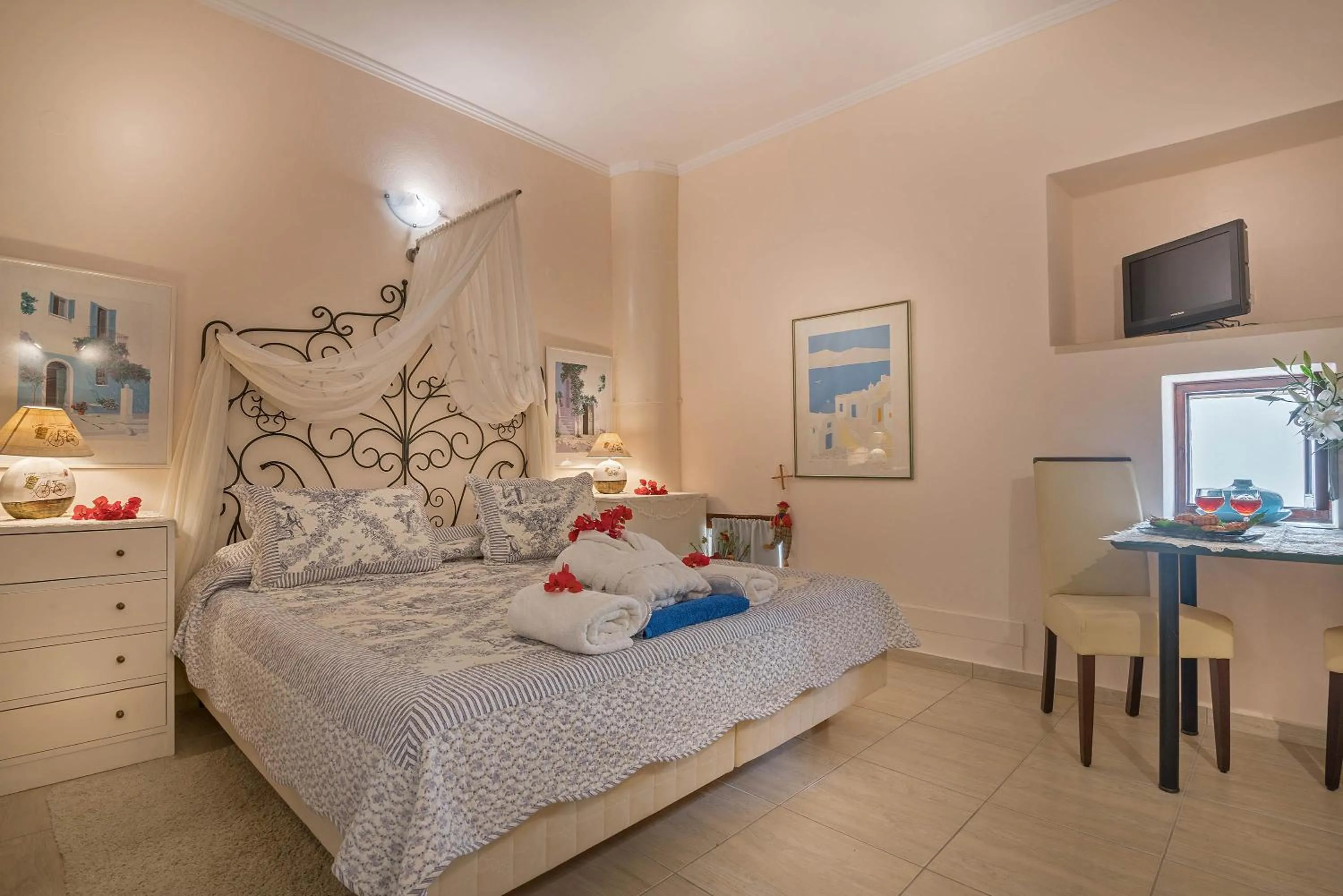 Bed in Calergi Residence - Holidays in Crete