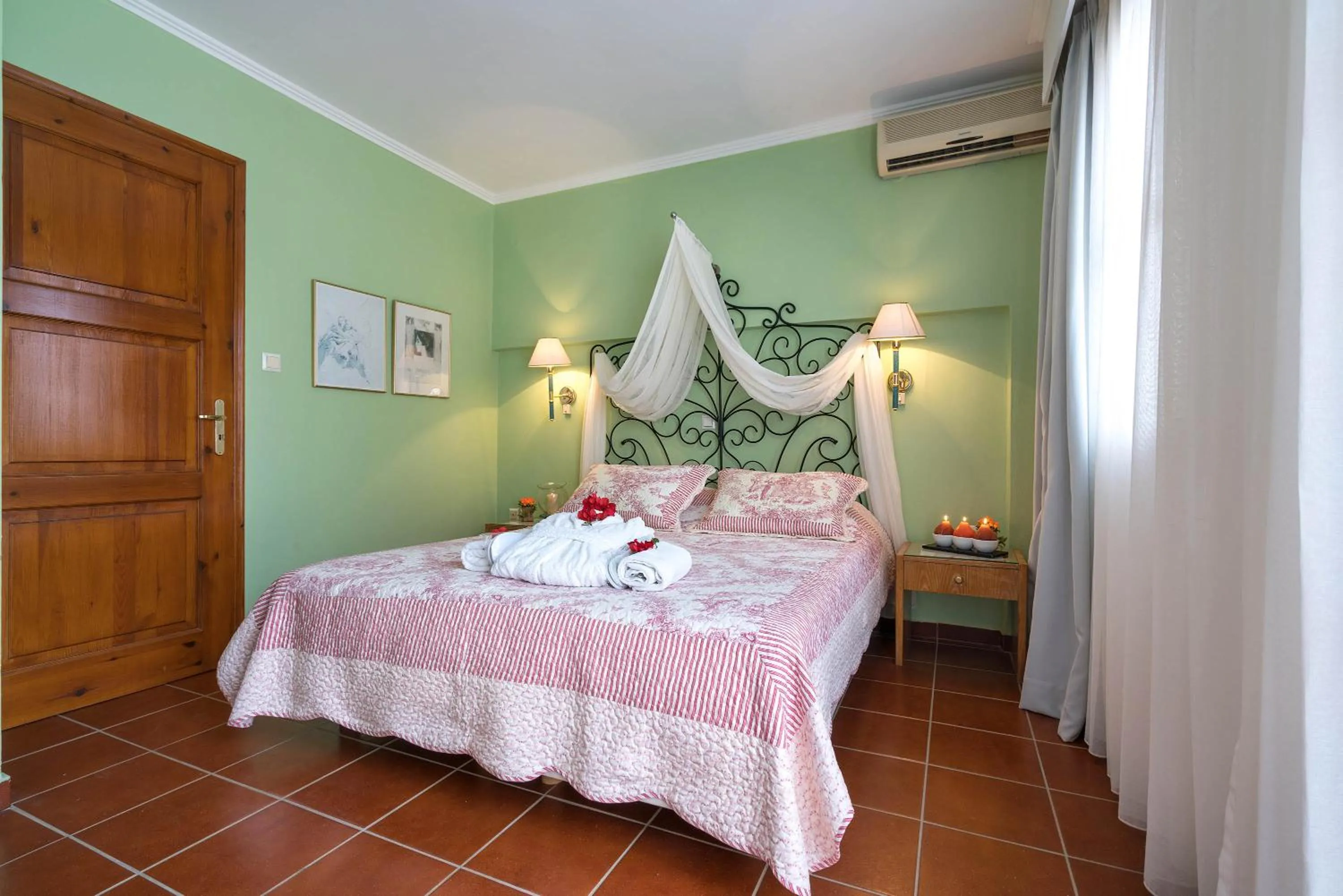 Bed in Calergi Residence - Holidays in Crete