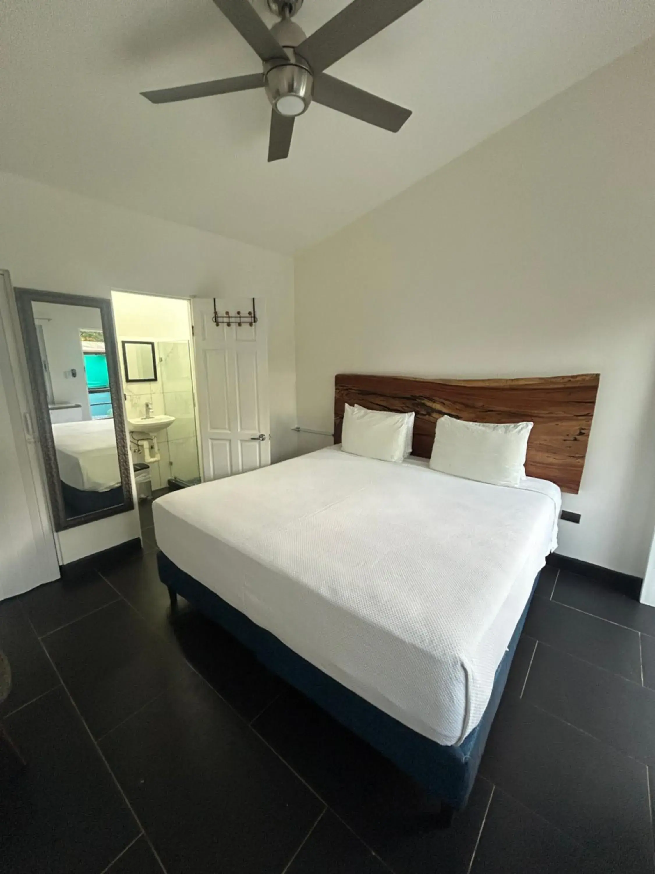 King Room with Balcony in In the Shade Hotel - Coworking - 300Mbit - Adults Only King Room with Balcony in In the Shade Hotel - Coworking - 300Mbit - Adults Only