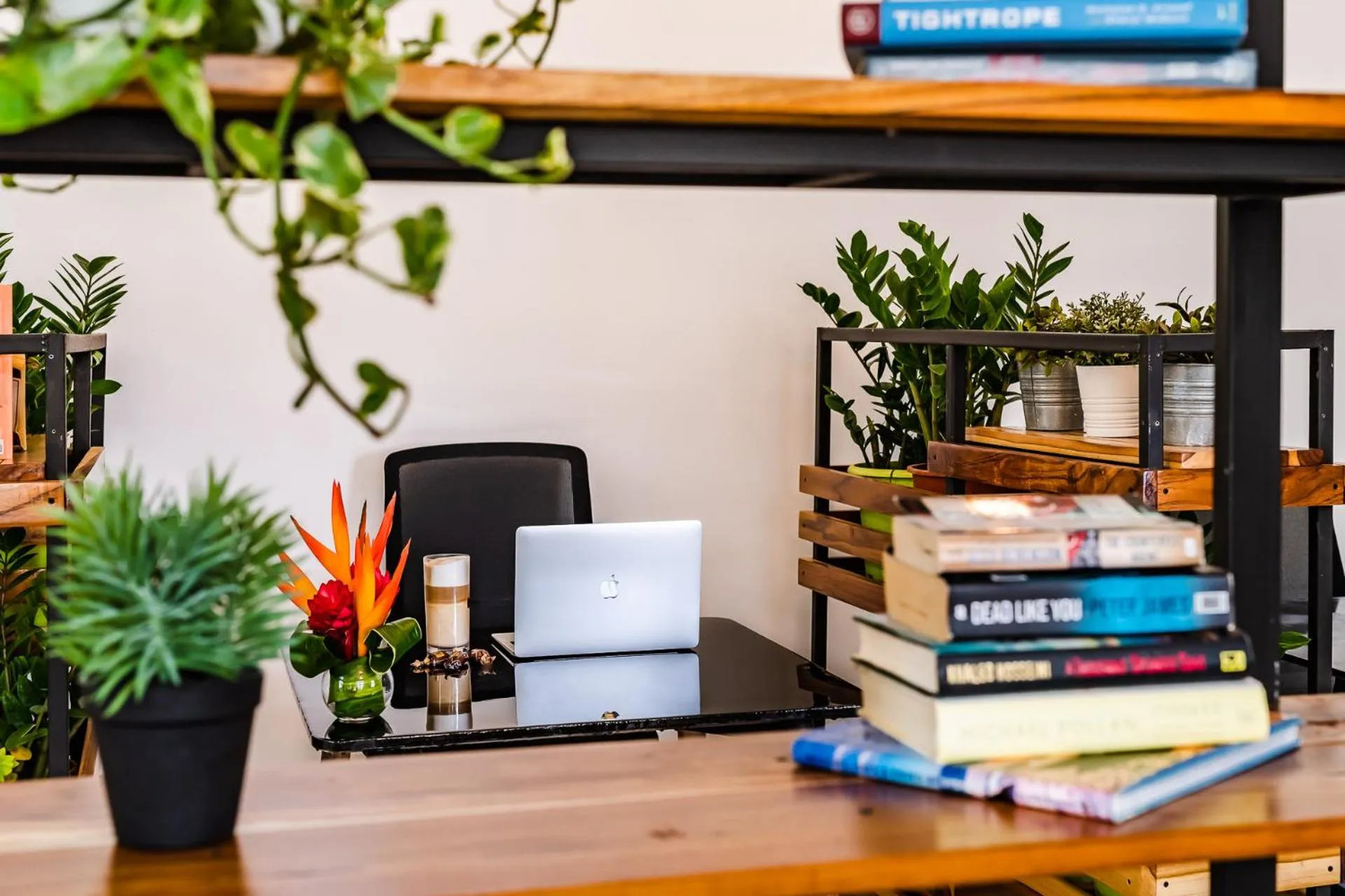 Restaurant/places to eat in In the Shade Hotel - Coworking - 300Mbit - Adults Only