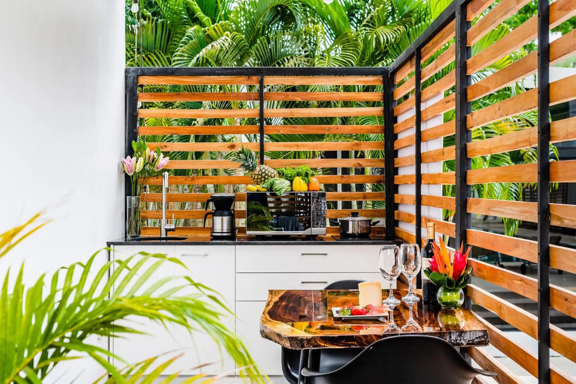 Kitchen or kitchenette in In the Shade Hotel - Coworking - 300Mbit - Adults Only