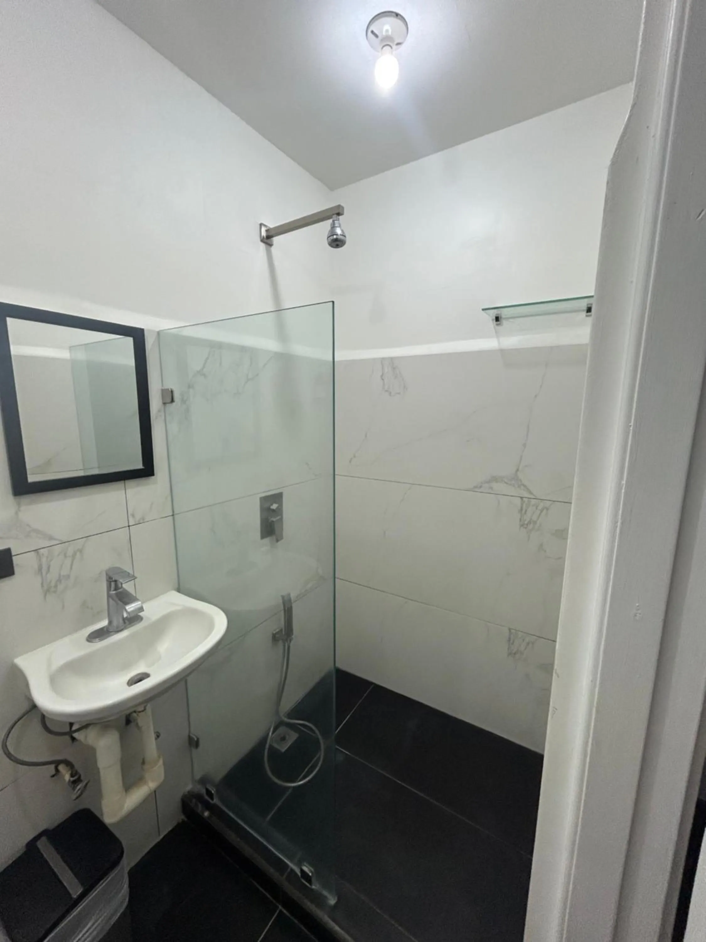 Shower in In the Shade Hotel - Coworking - 300Mbit - Adults Only