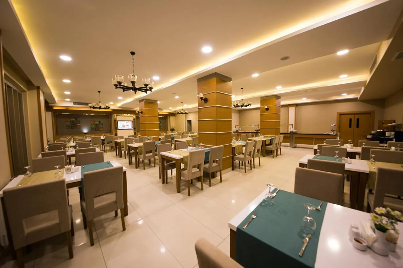 Restaurant/places to eat in White Star Hotel