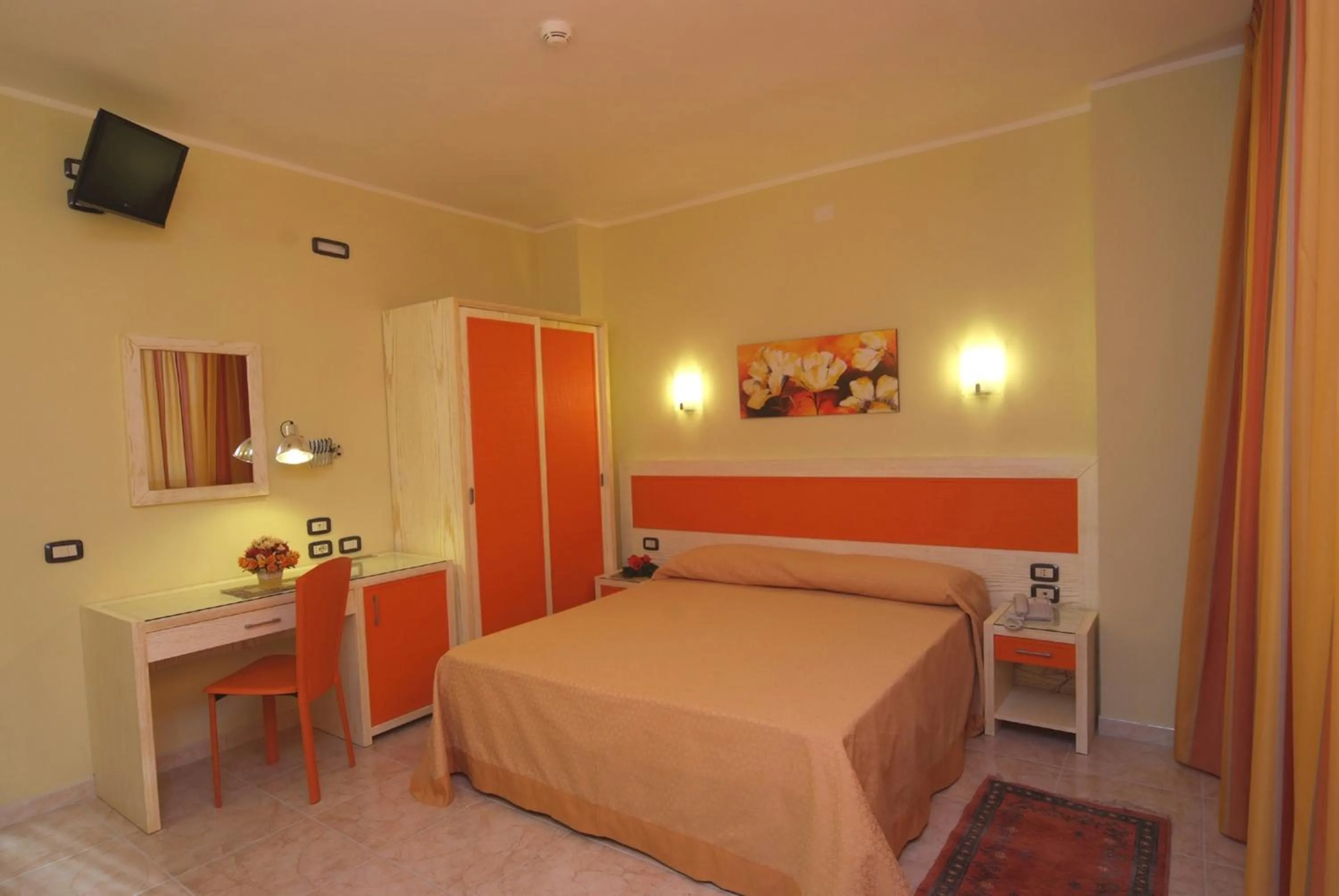 Photo of the whole room, Bed in Hotel Cristal Eboli