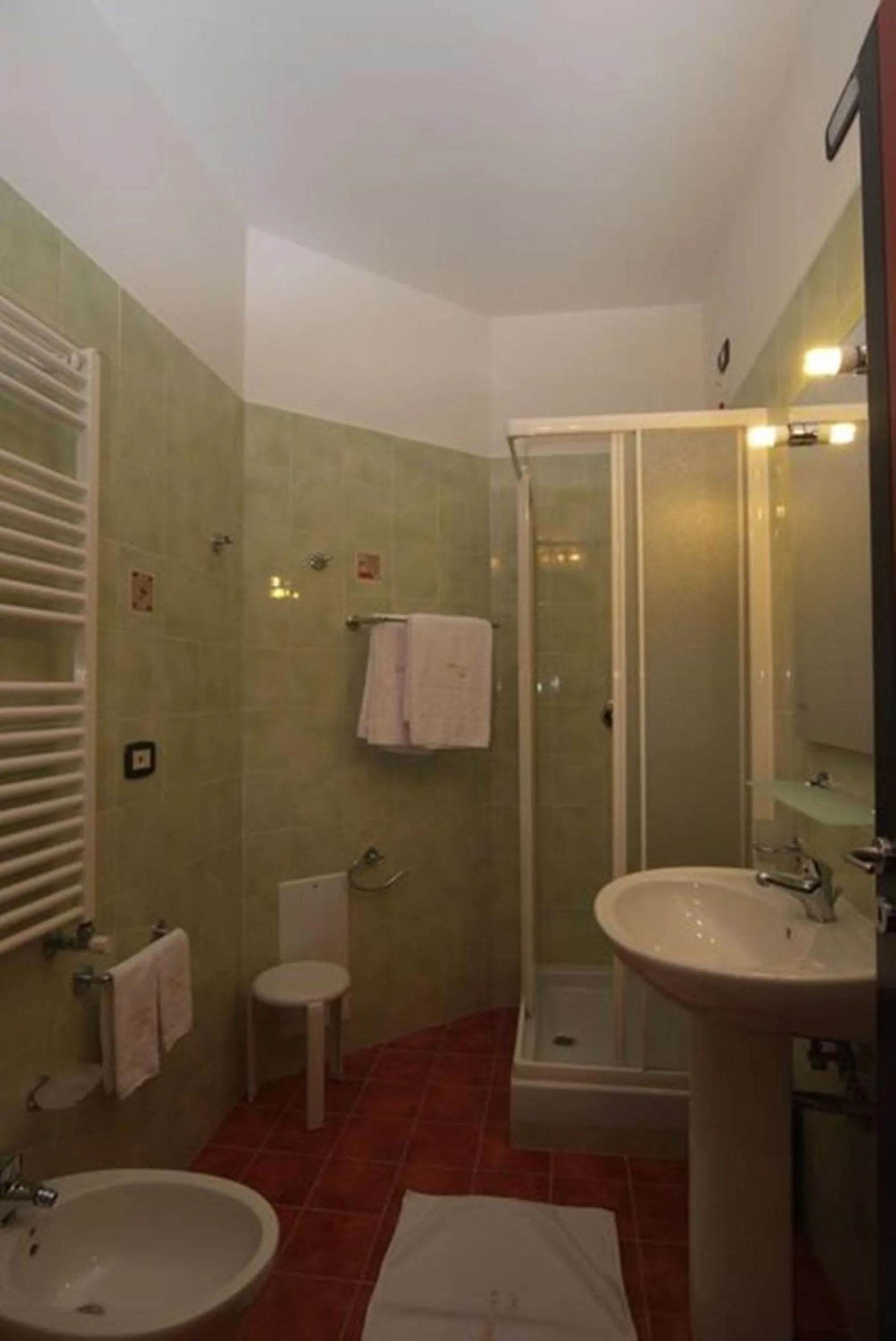 Shower in Hotel Cristal Eboli