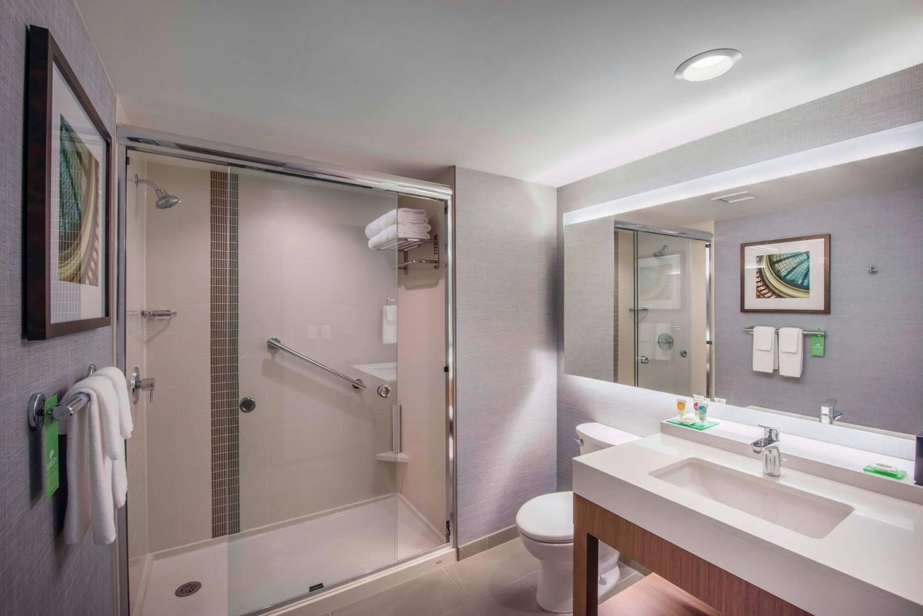 Bathroom in Hyatt Place Cleveland/Westlake/Crocker Park
