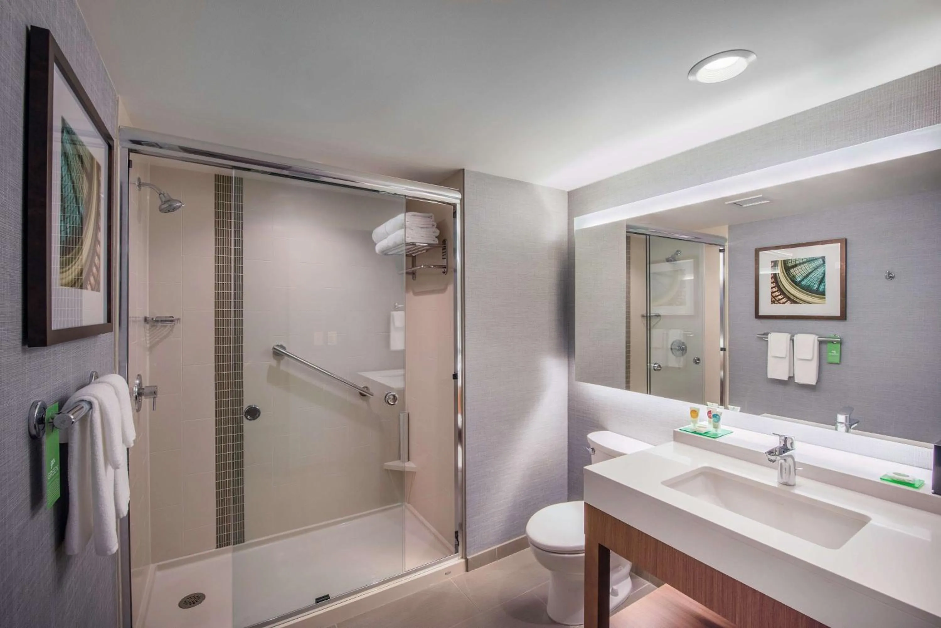 Bathroom in Hyatt Place Cleveland/Westlake/Crocker Park