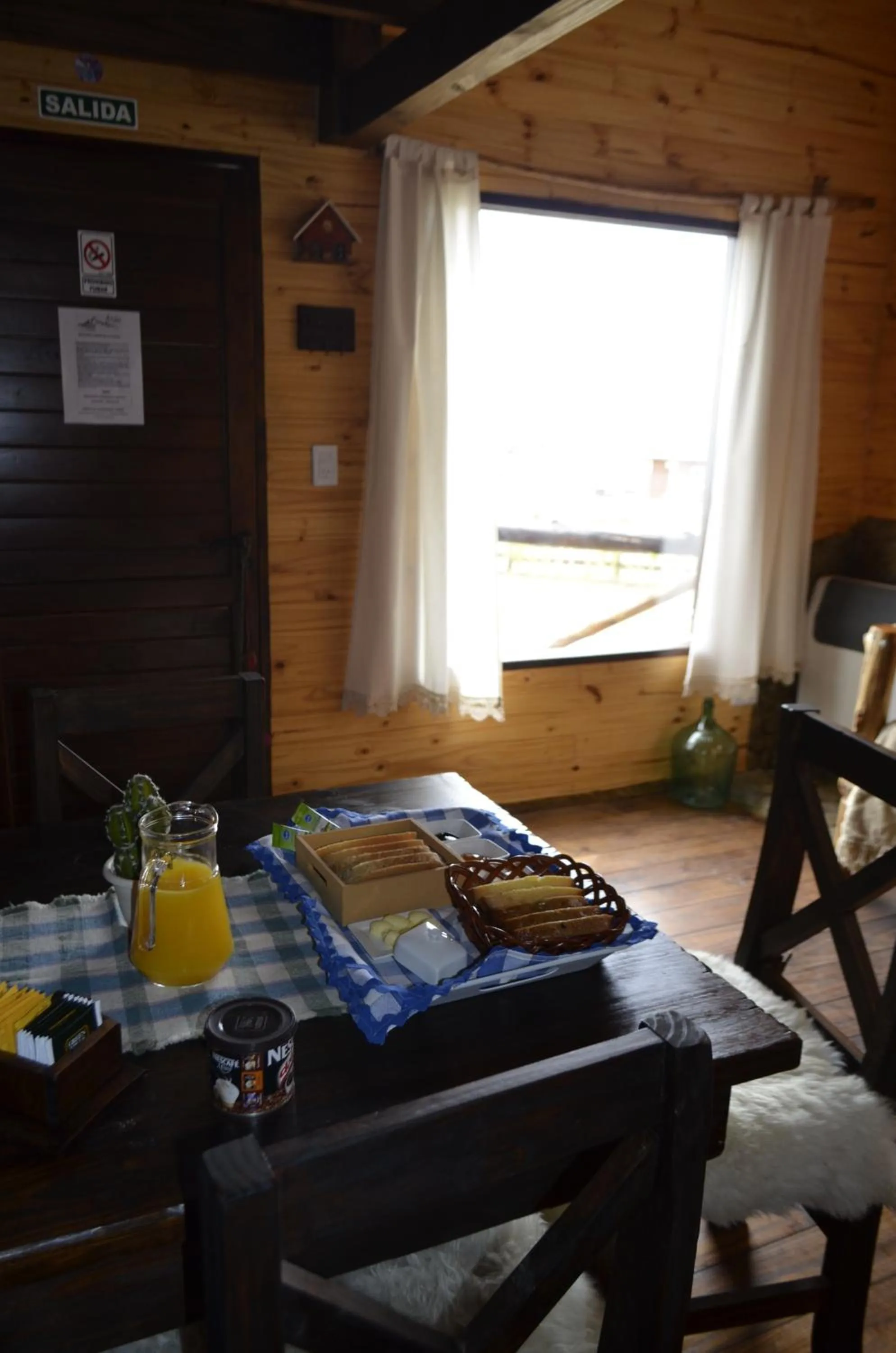 Dining area in Cabañas Alechen