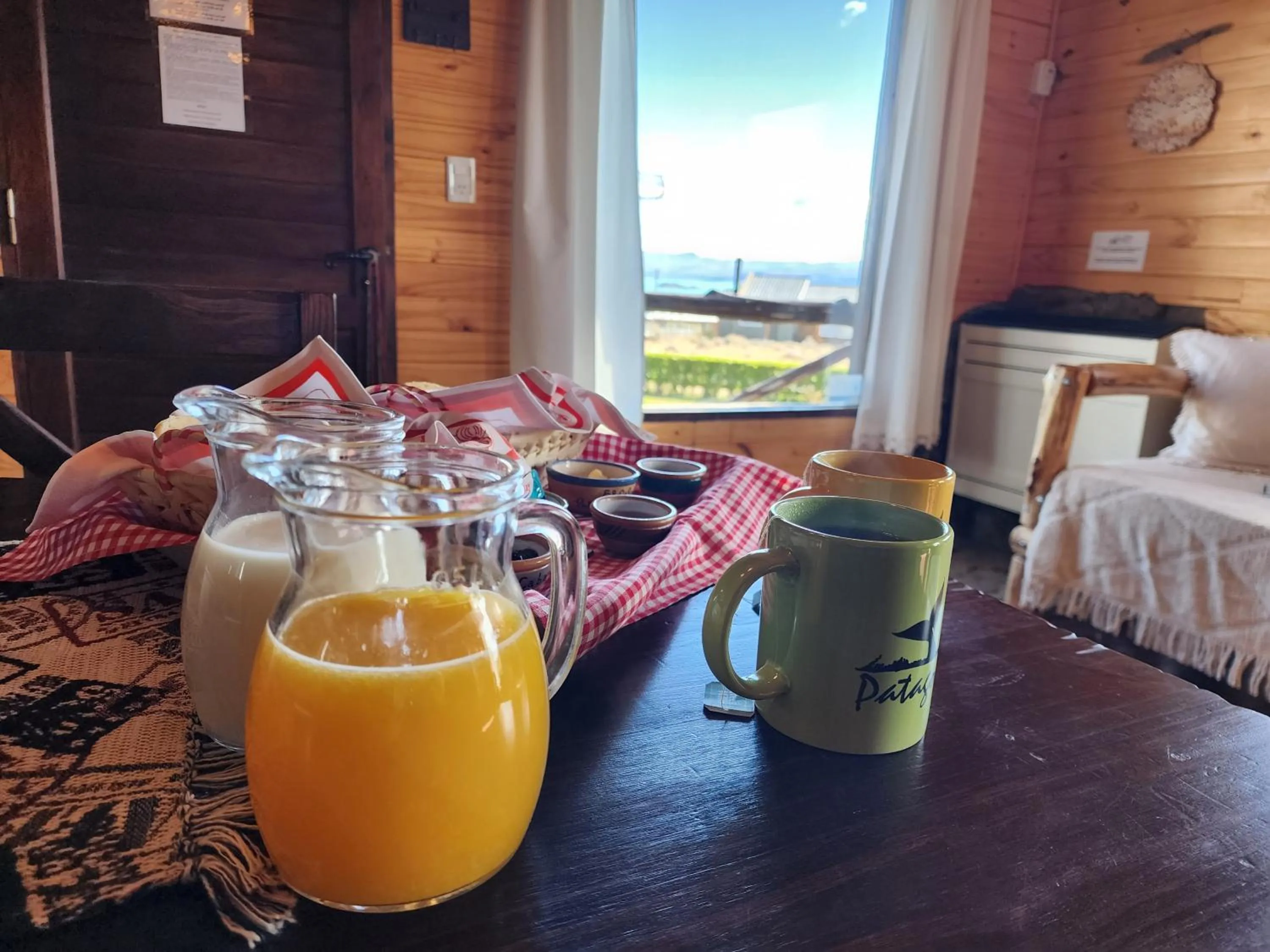 Breakfast, Bed in Cabañas Alechen