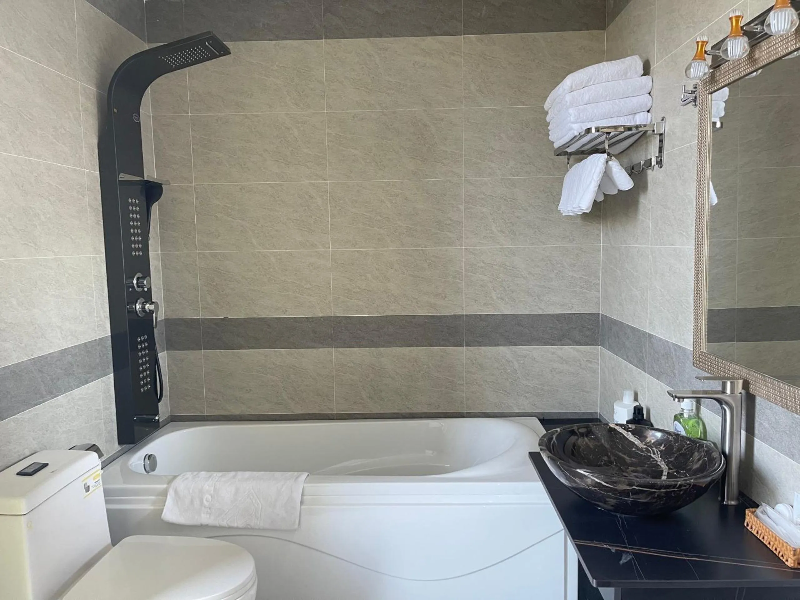 Bathroom in Y Linh Hotel