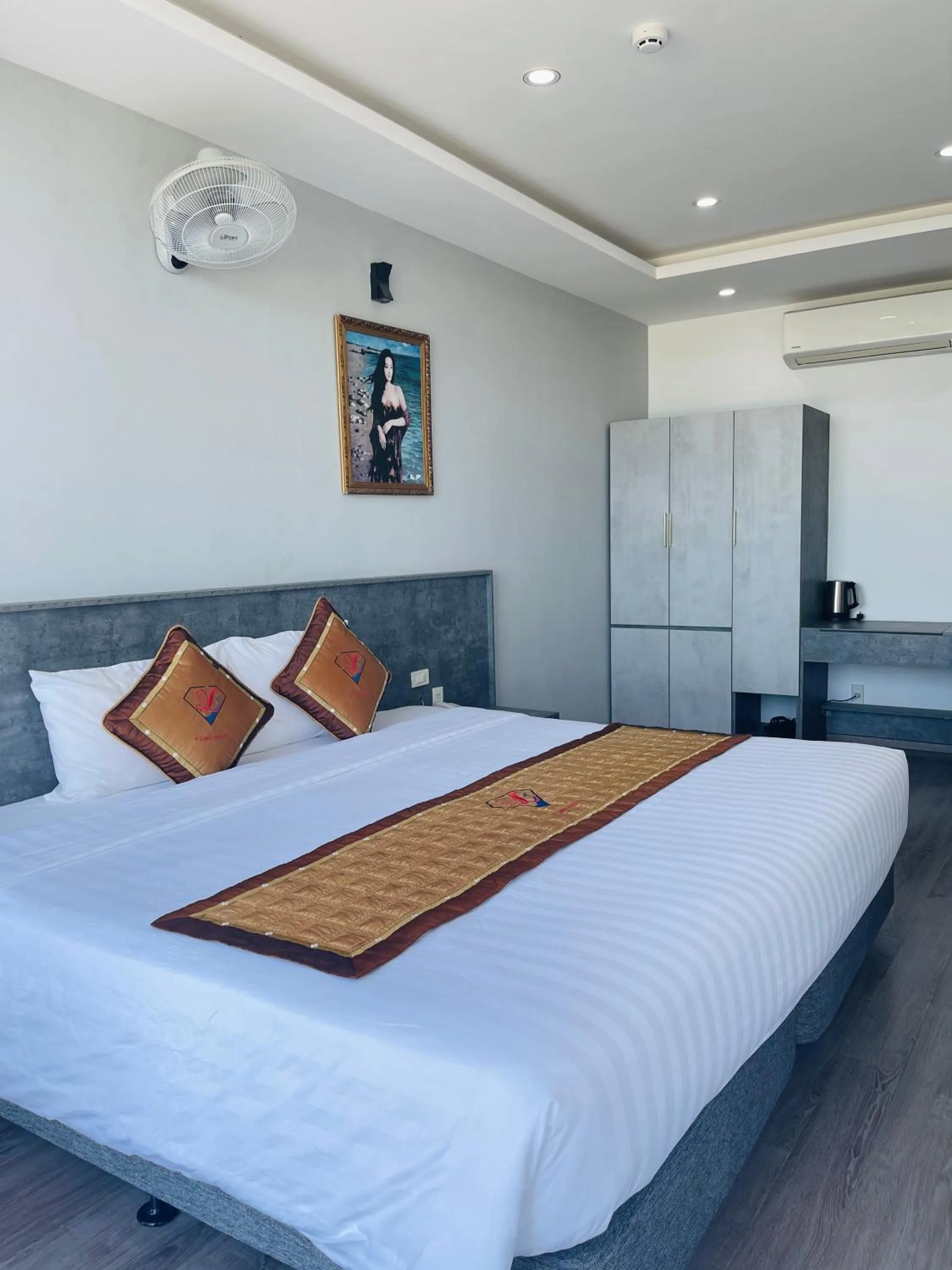 Bedroom, Bed in Y Linh Hotel