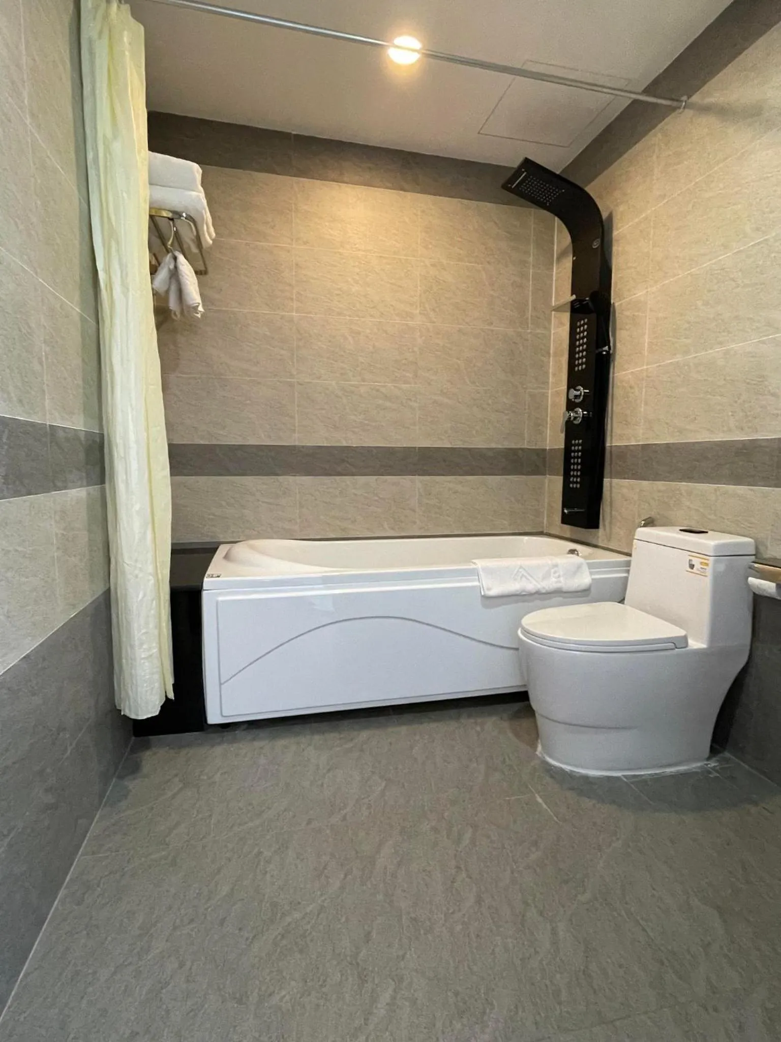 Shower in Y Linh Hotel