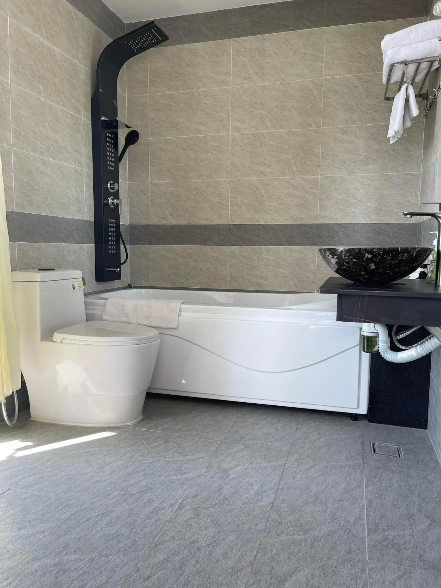 Shower in Y Linh Hotel