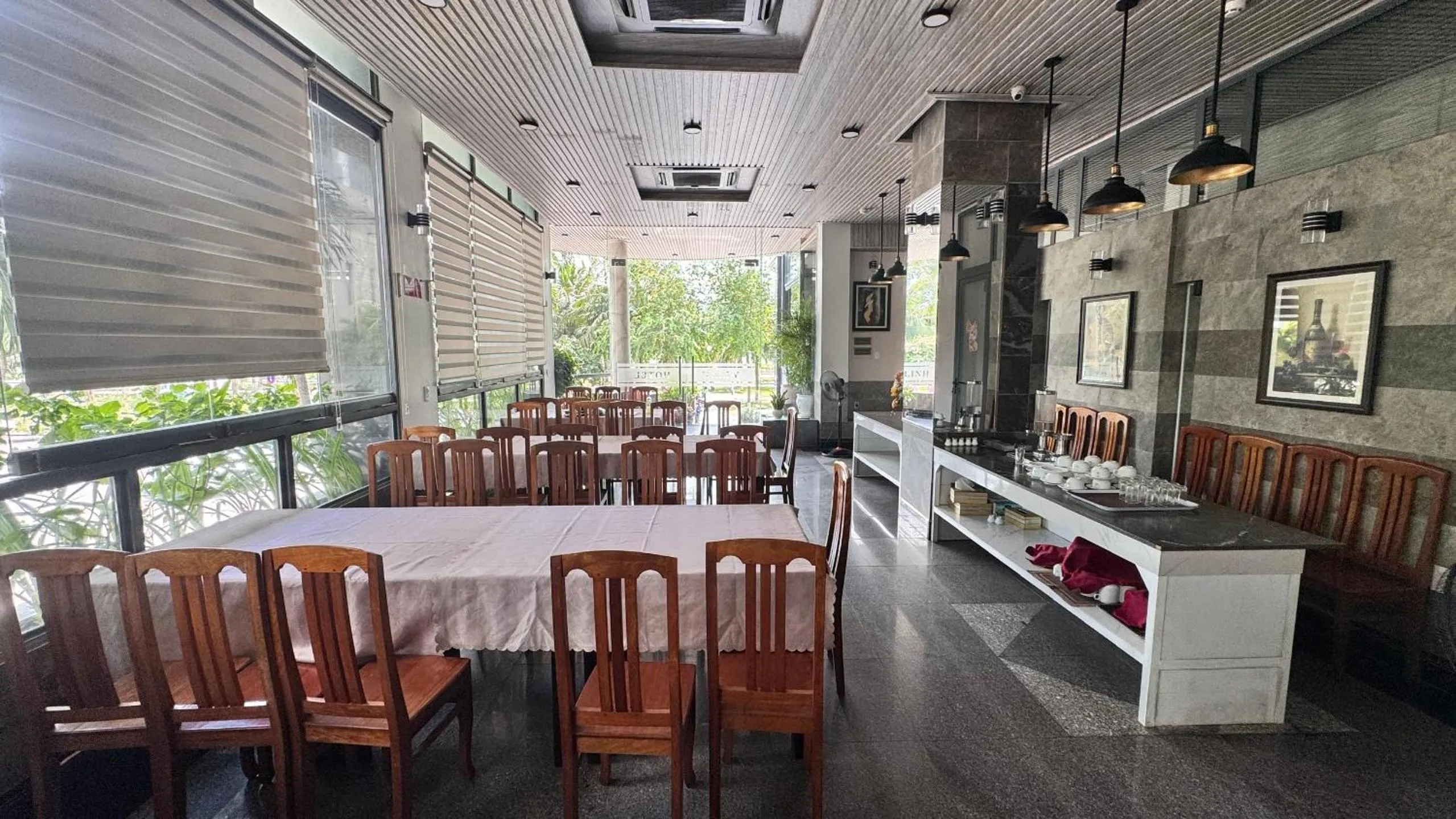 Restaurant/places to eat in Y Linh Hotel