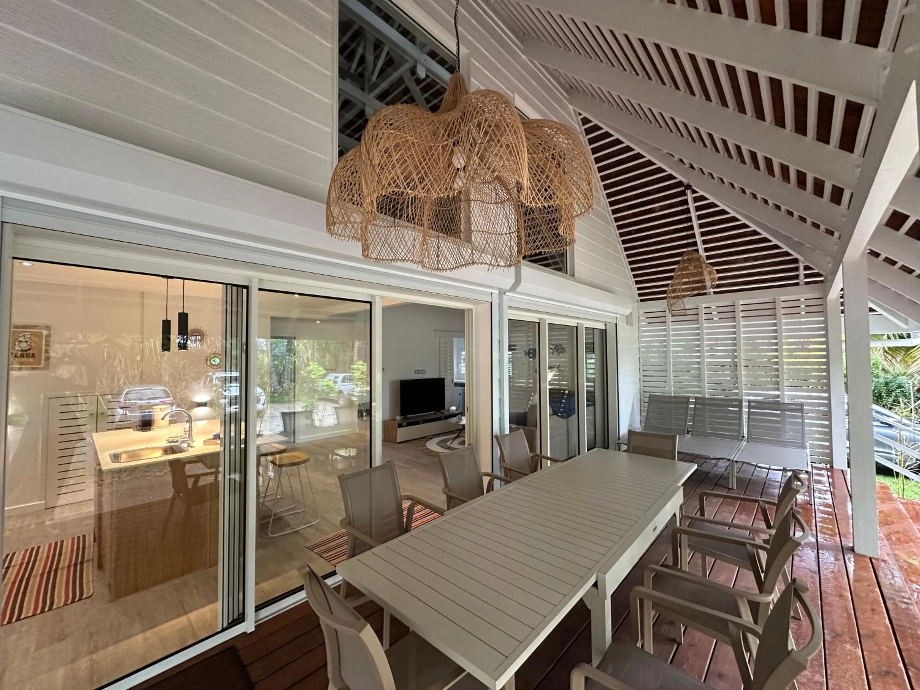 Dining area in Moorea Sunset Beach