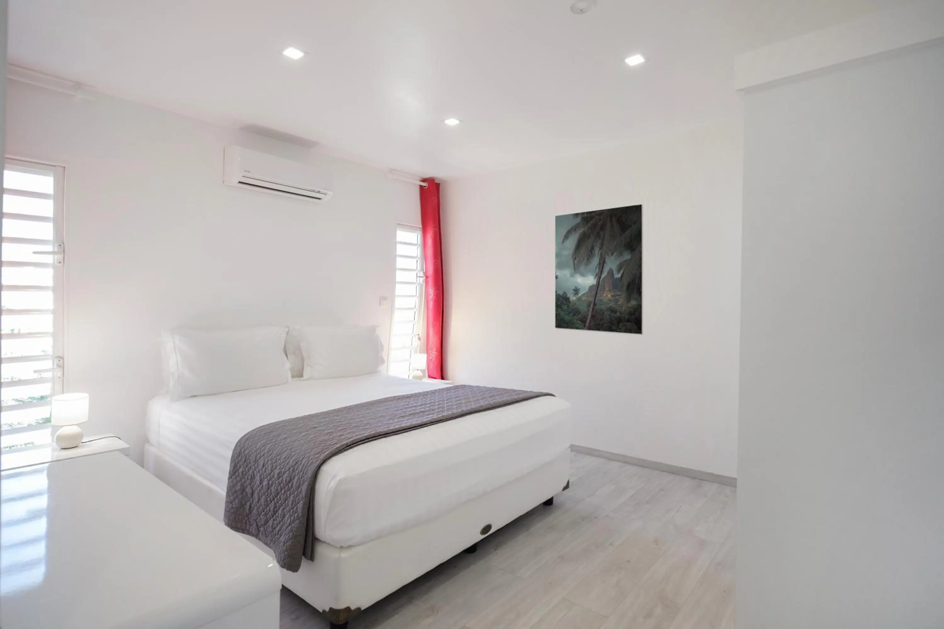 Bedroom, Bed in Moorea Sunset Beach