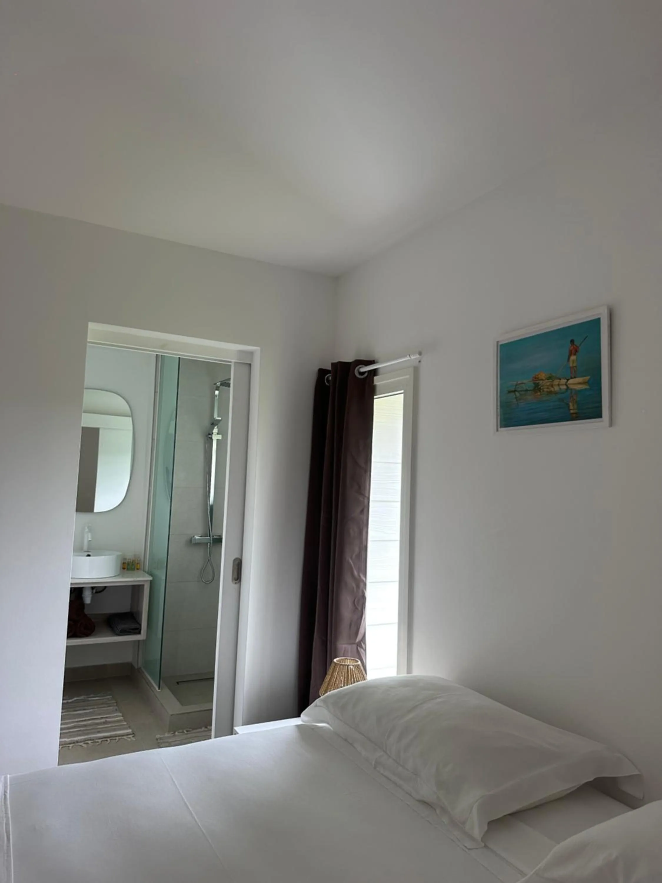 Bedroom, Bed in Moorea Sunset Beach