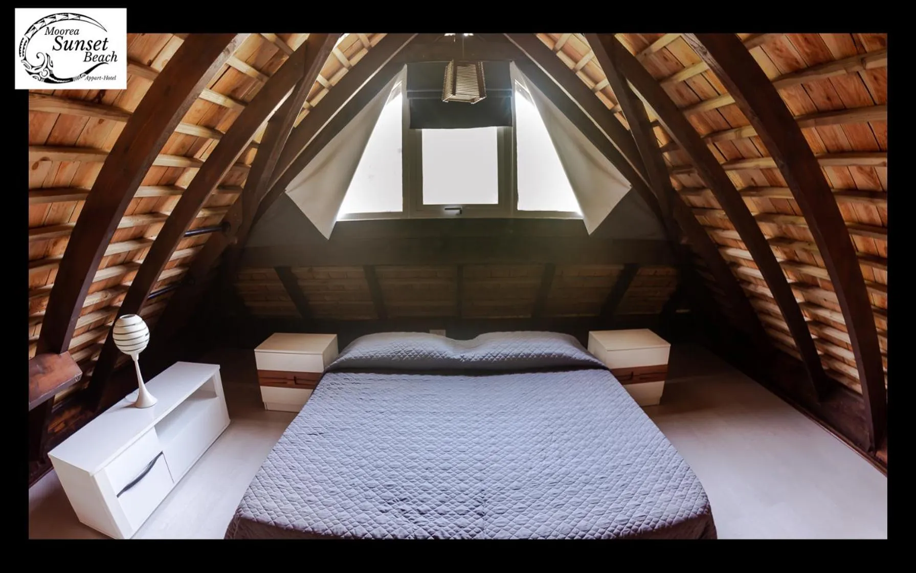 Bed in Moorea Sunset Beach