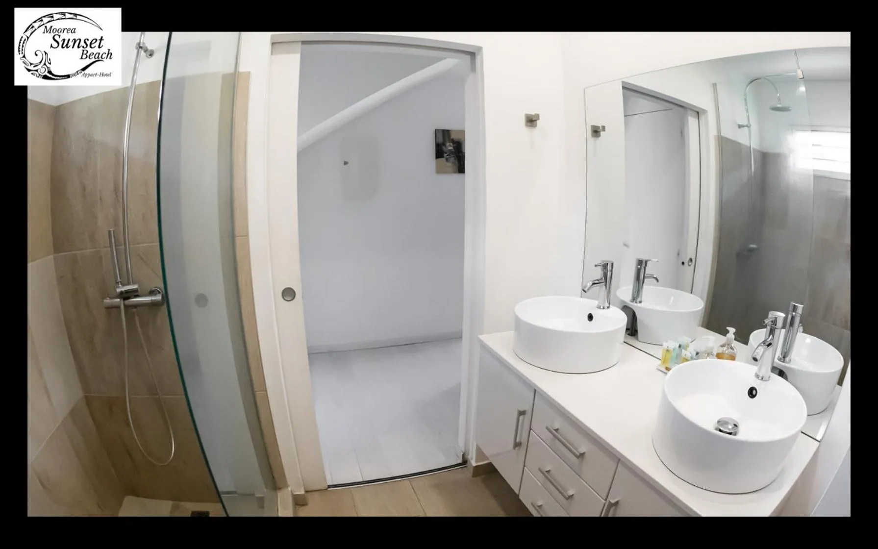 Bathroom in Moorea Sunset Beach