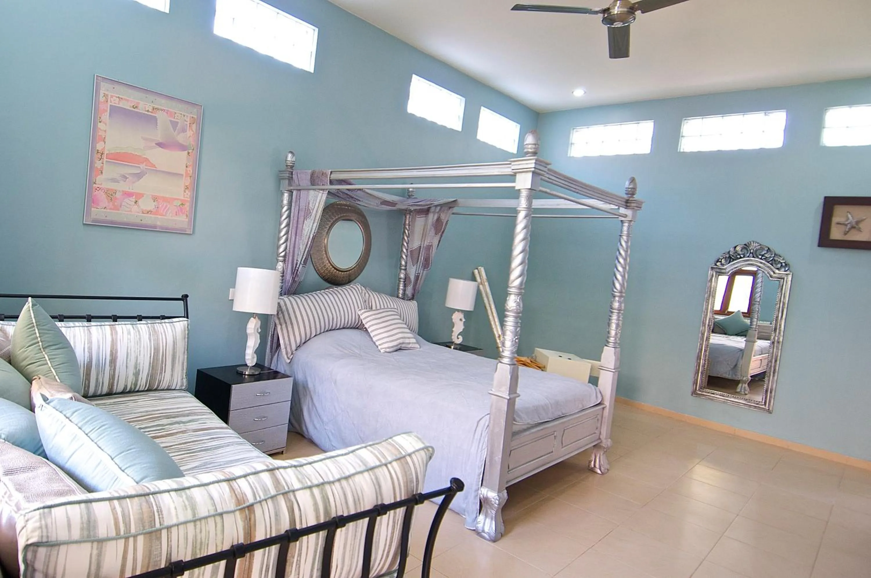 Photo of the whole room in Villa Costa Plenty