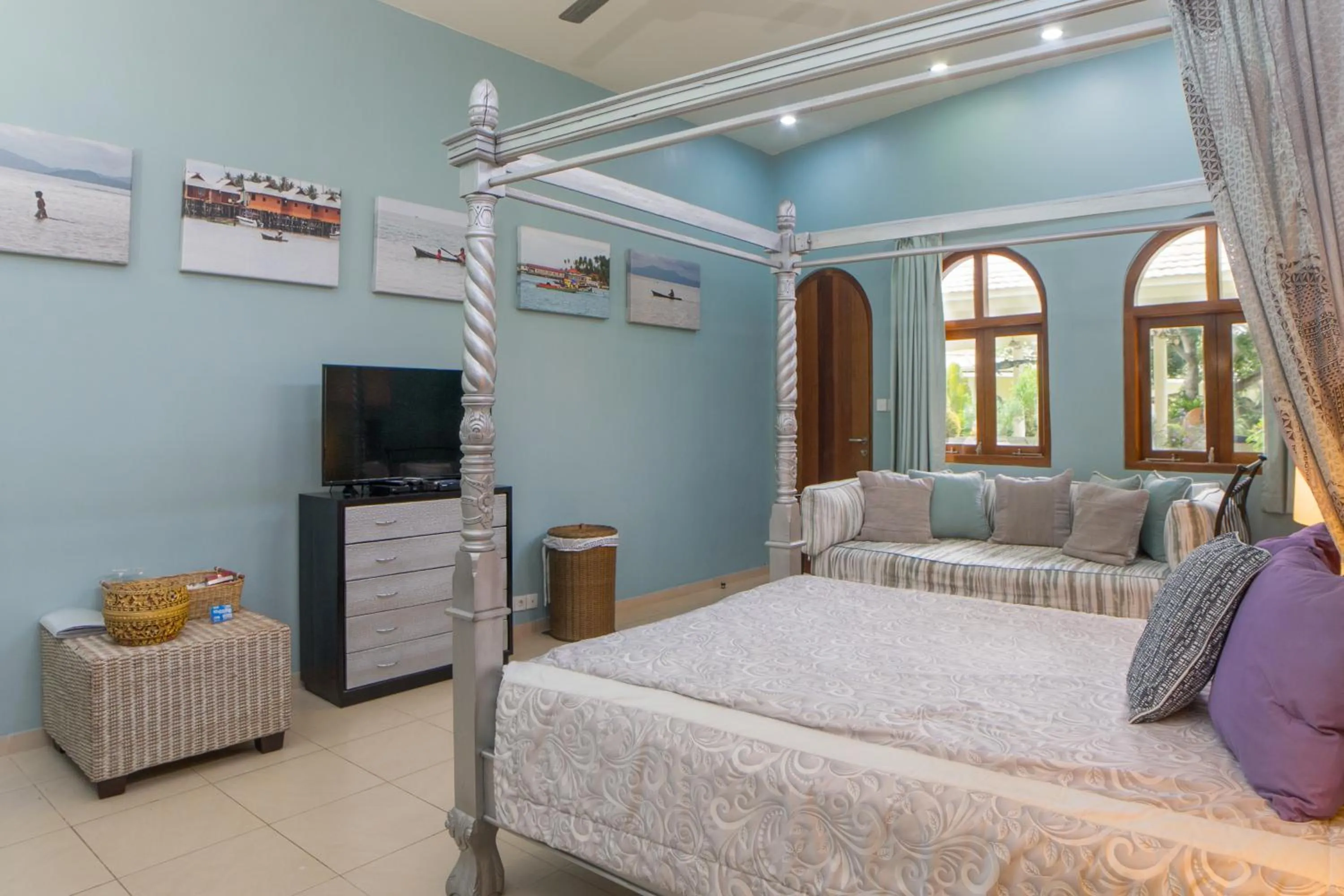 Coffee/tea facilities in Villa Costa Plenty