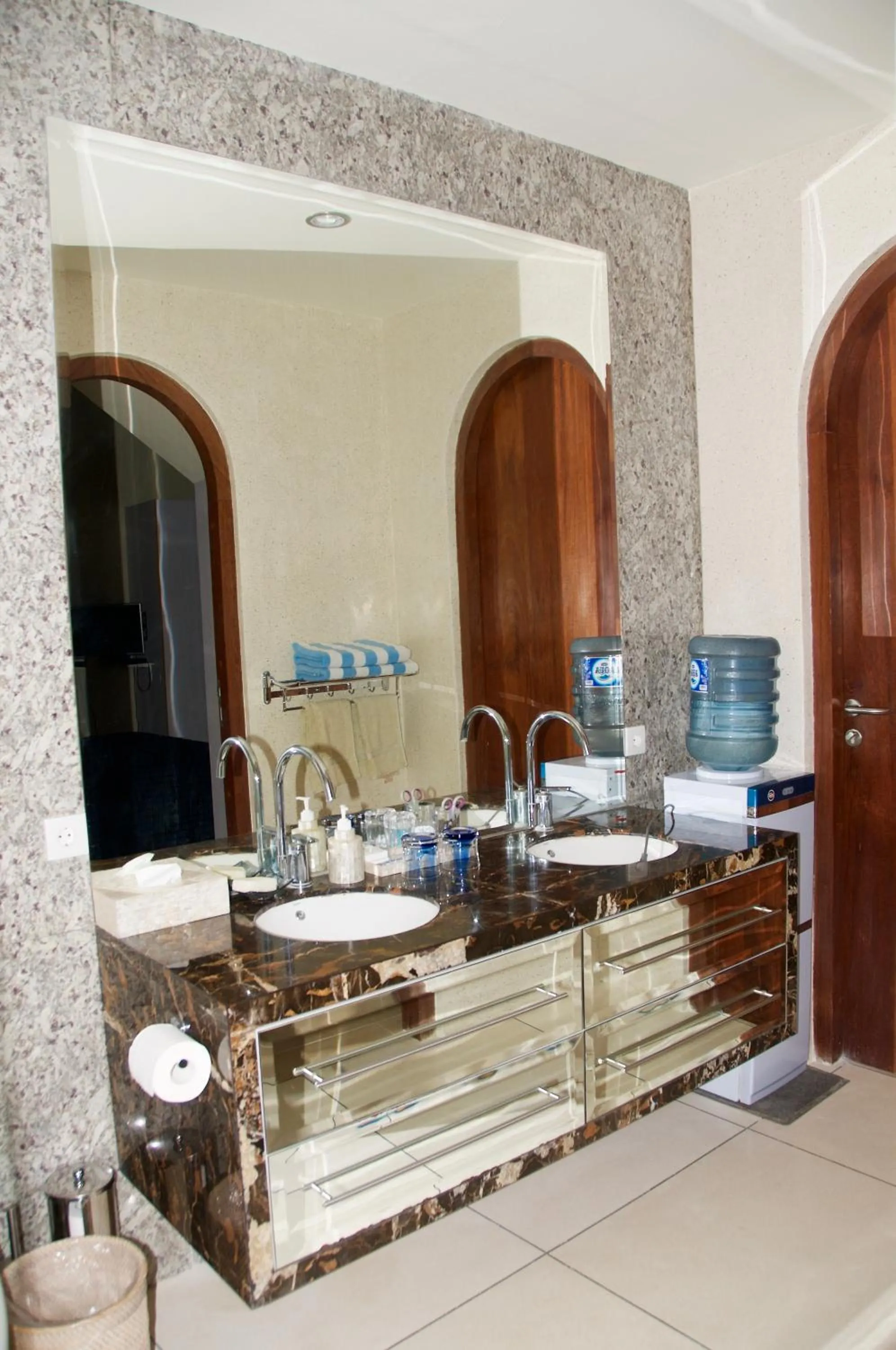 Property building in Villa Costa Plenty