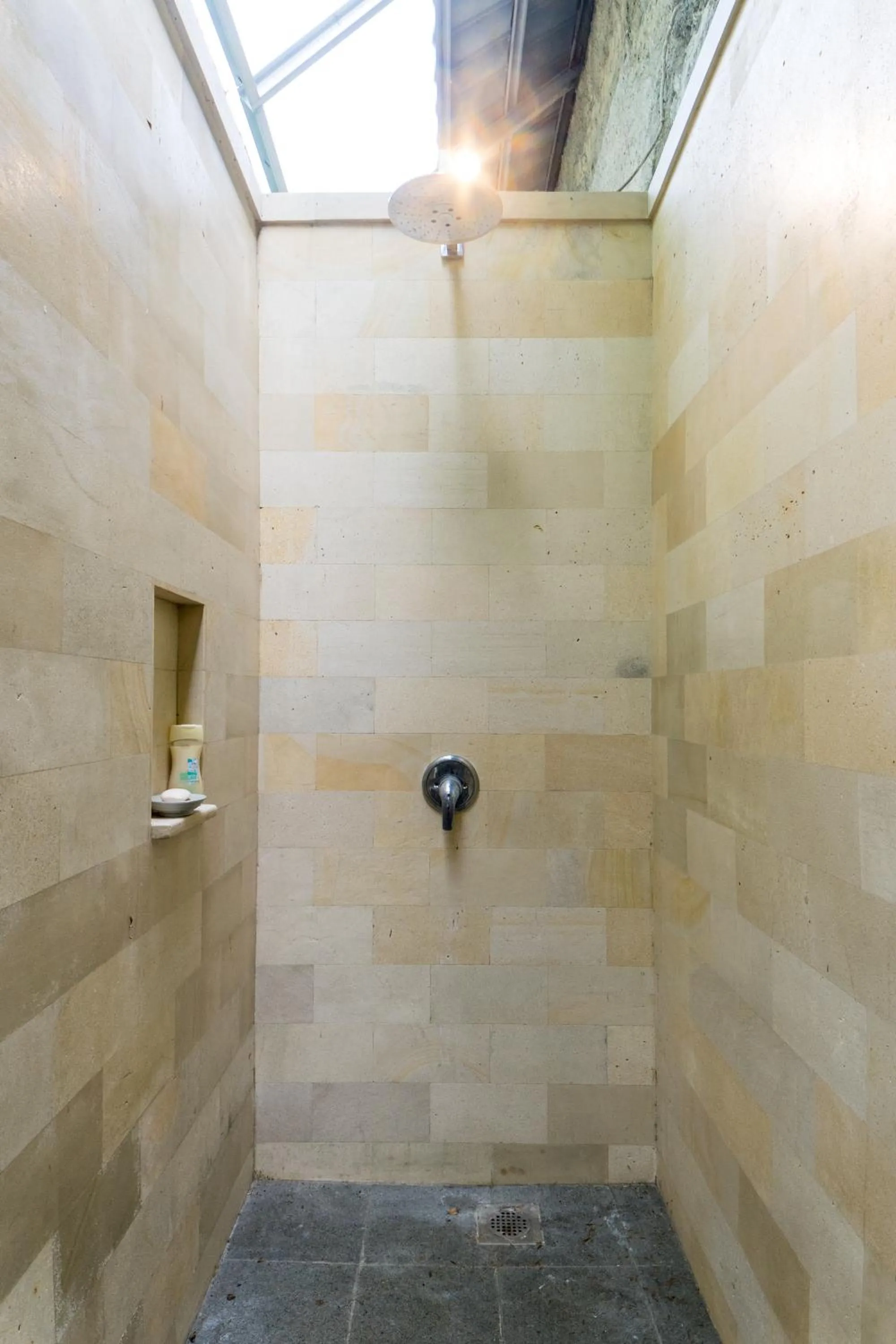 Shower in Villa Costa Plenty