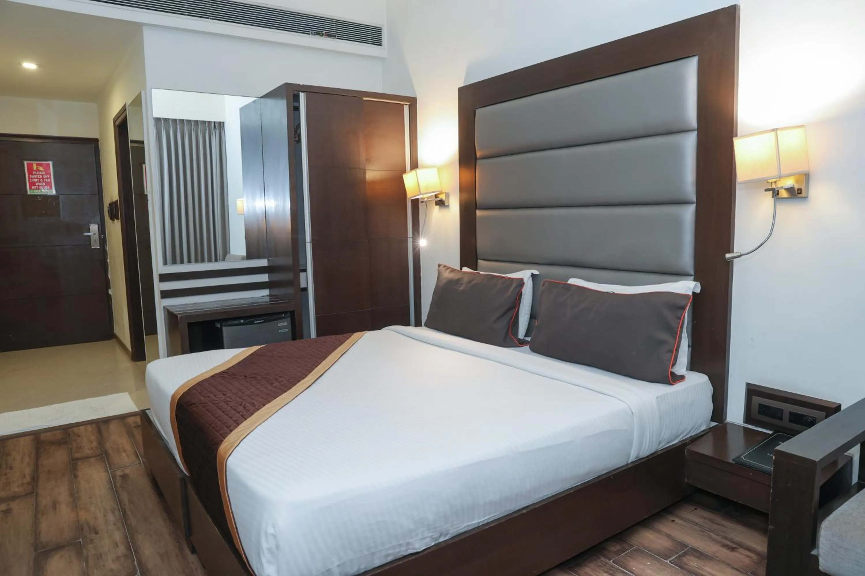 Photo of the whole room, Bed in Veronica Hotel