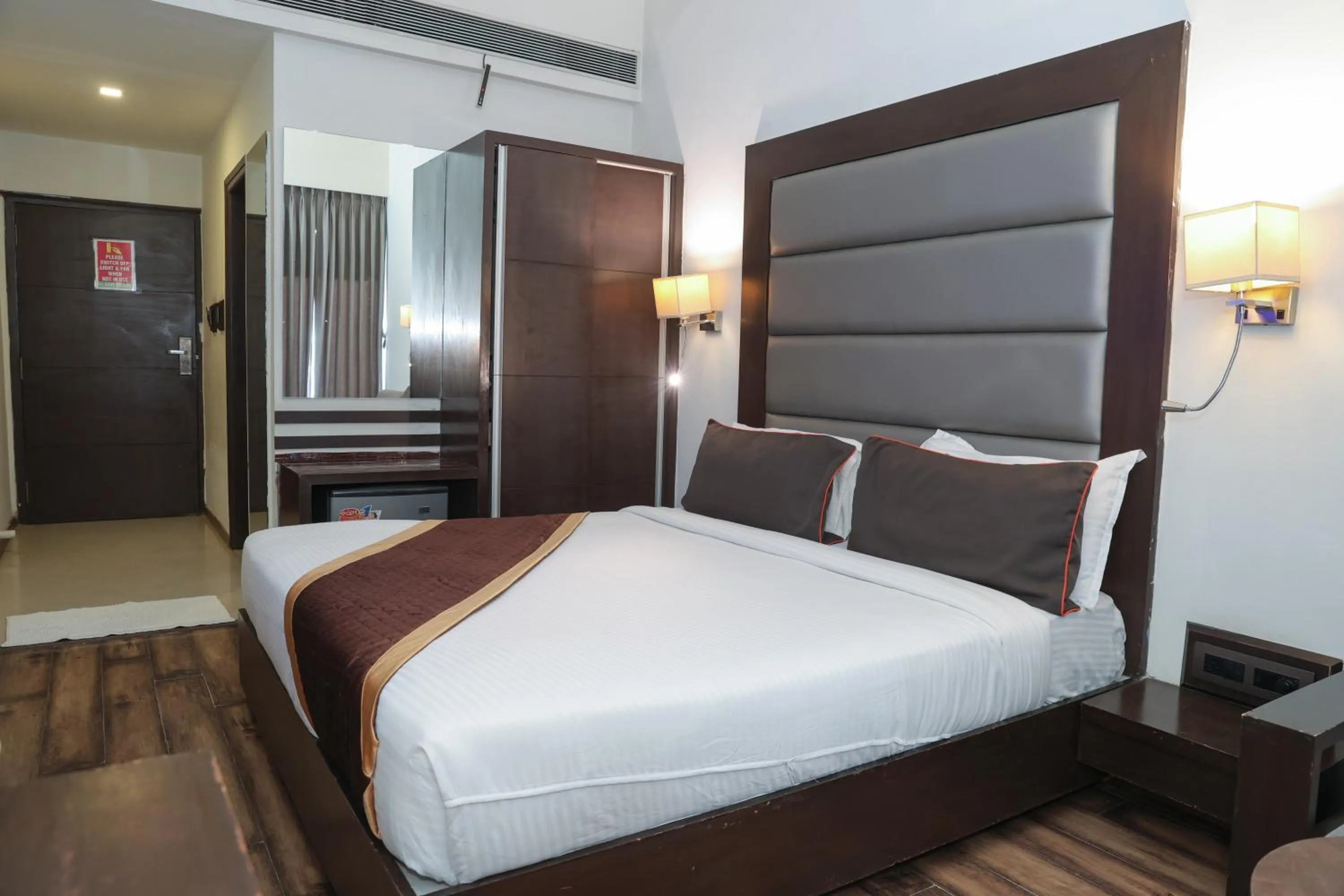 Photo of the whole room, Bed in Veronica Hotel