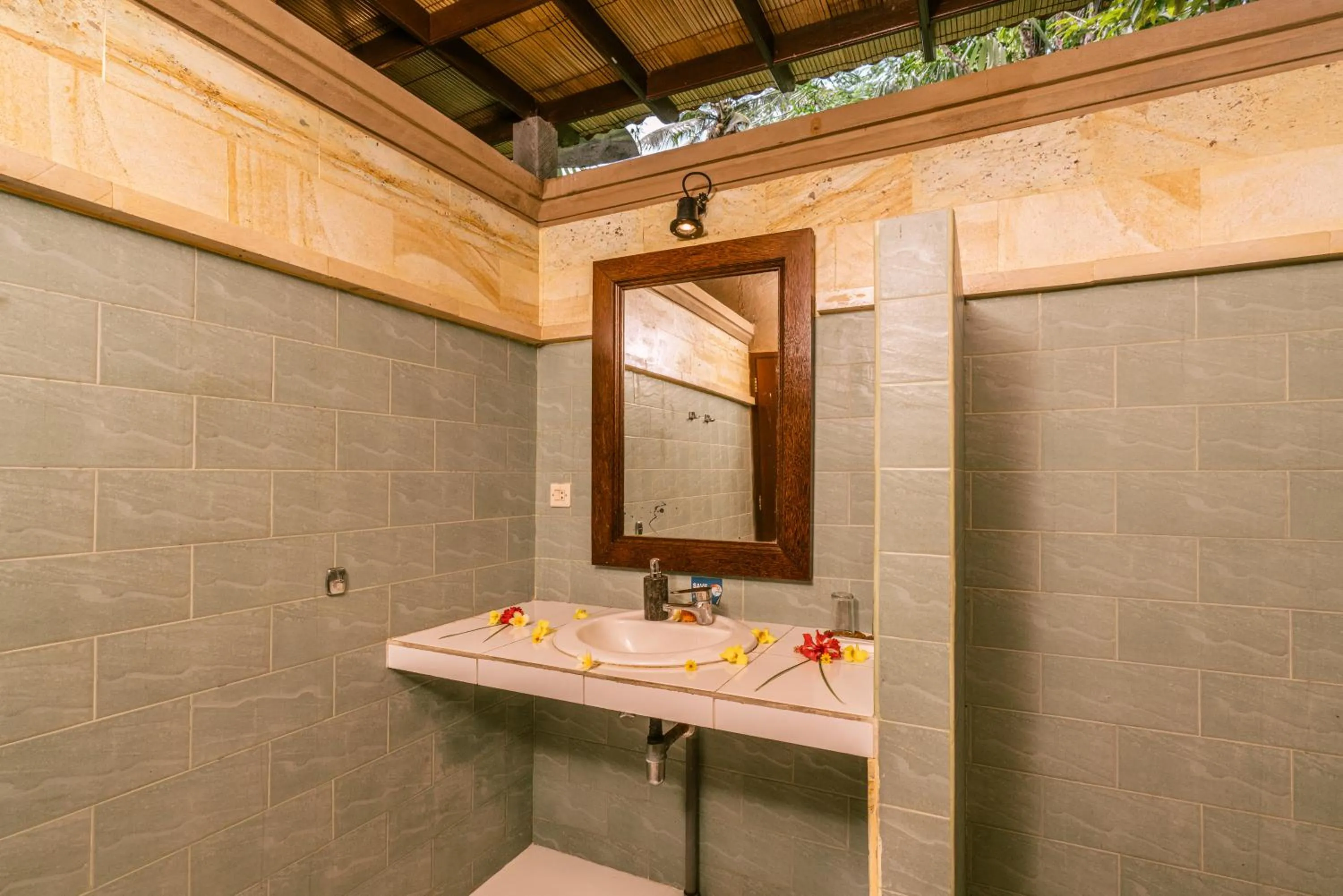 Mahagiri Resort & Restaurant