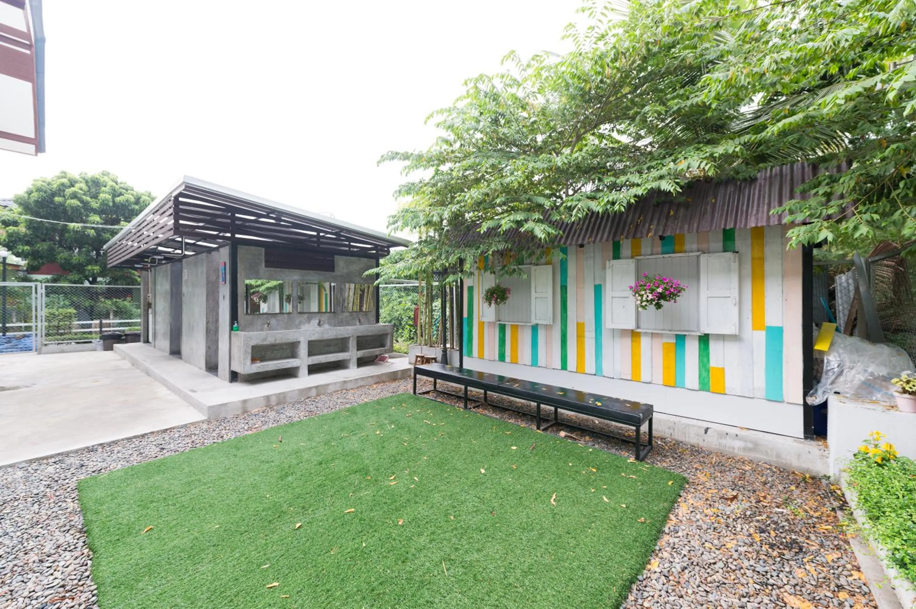 Toilet in Nang Ta Yon @ Ban Thap Chang Hostel